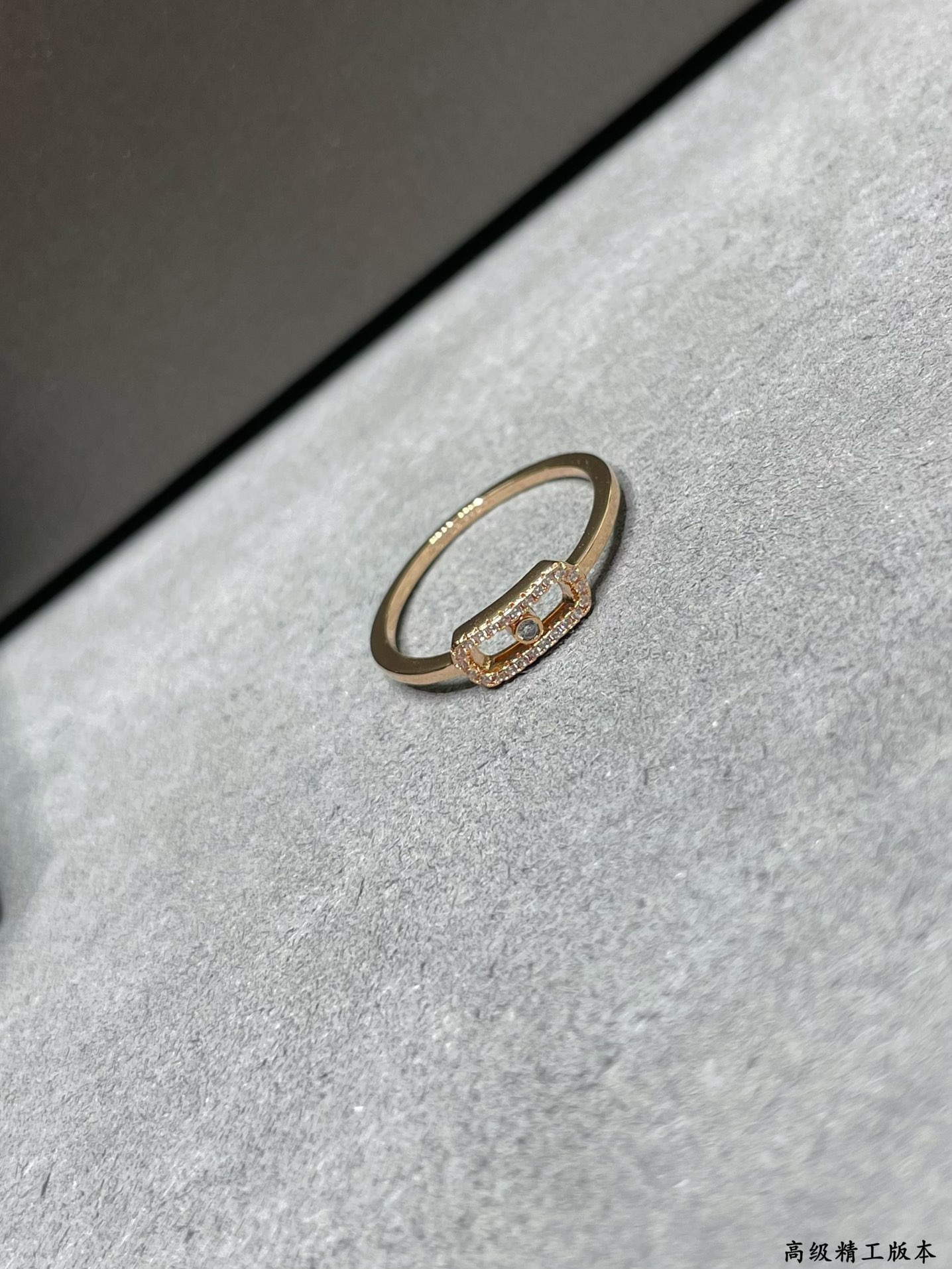 Mes1kaa single di*m*nd moving ring
