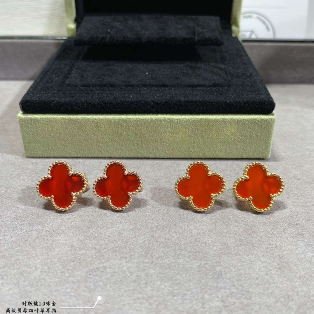 v*n cl*f & arpels preM1vm fritillaria four-leaf clover earrings