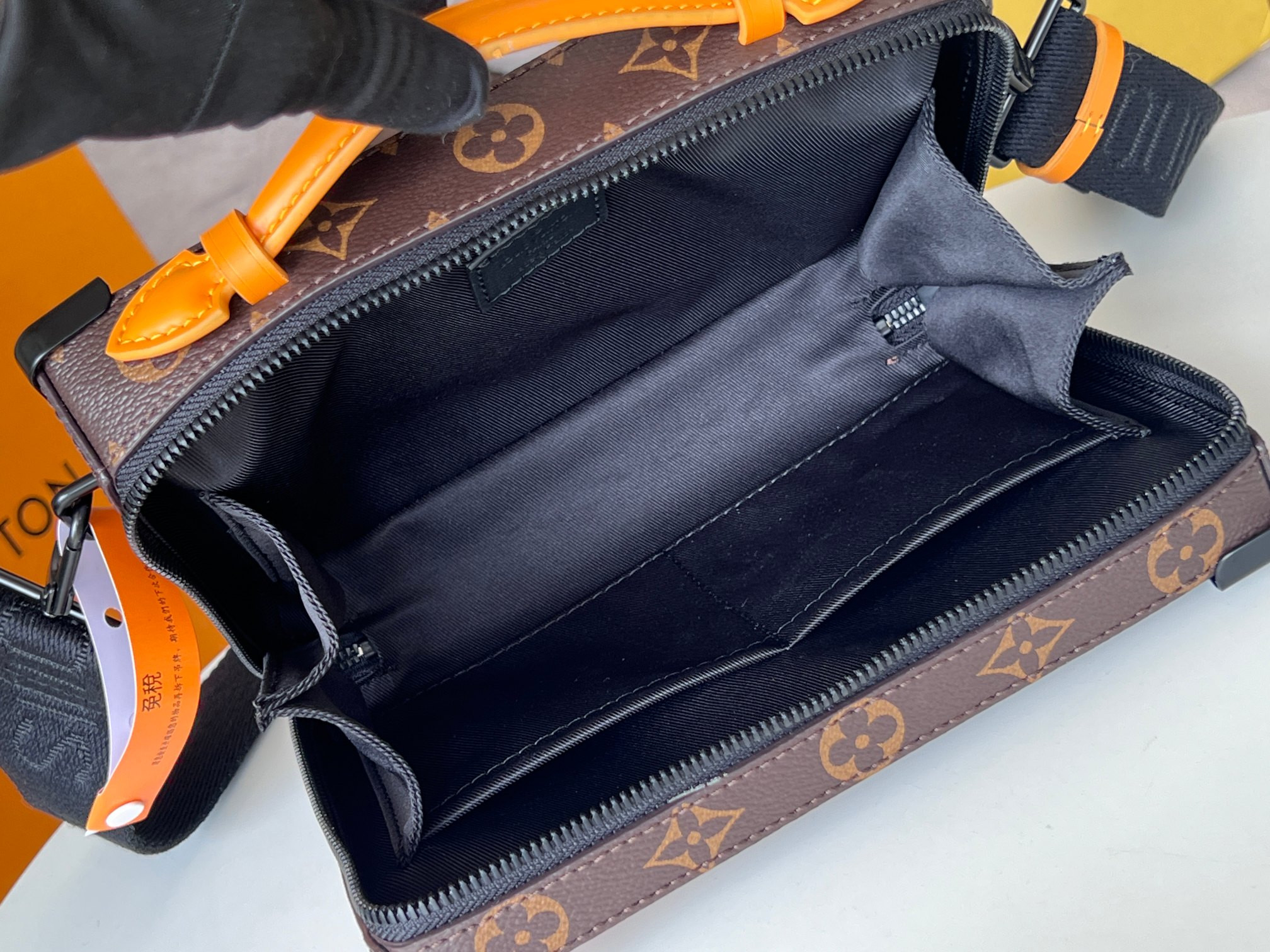 LV  Handle Soft Trunk M46689 21.5x15x7cm
