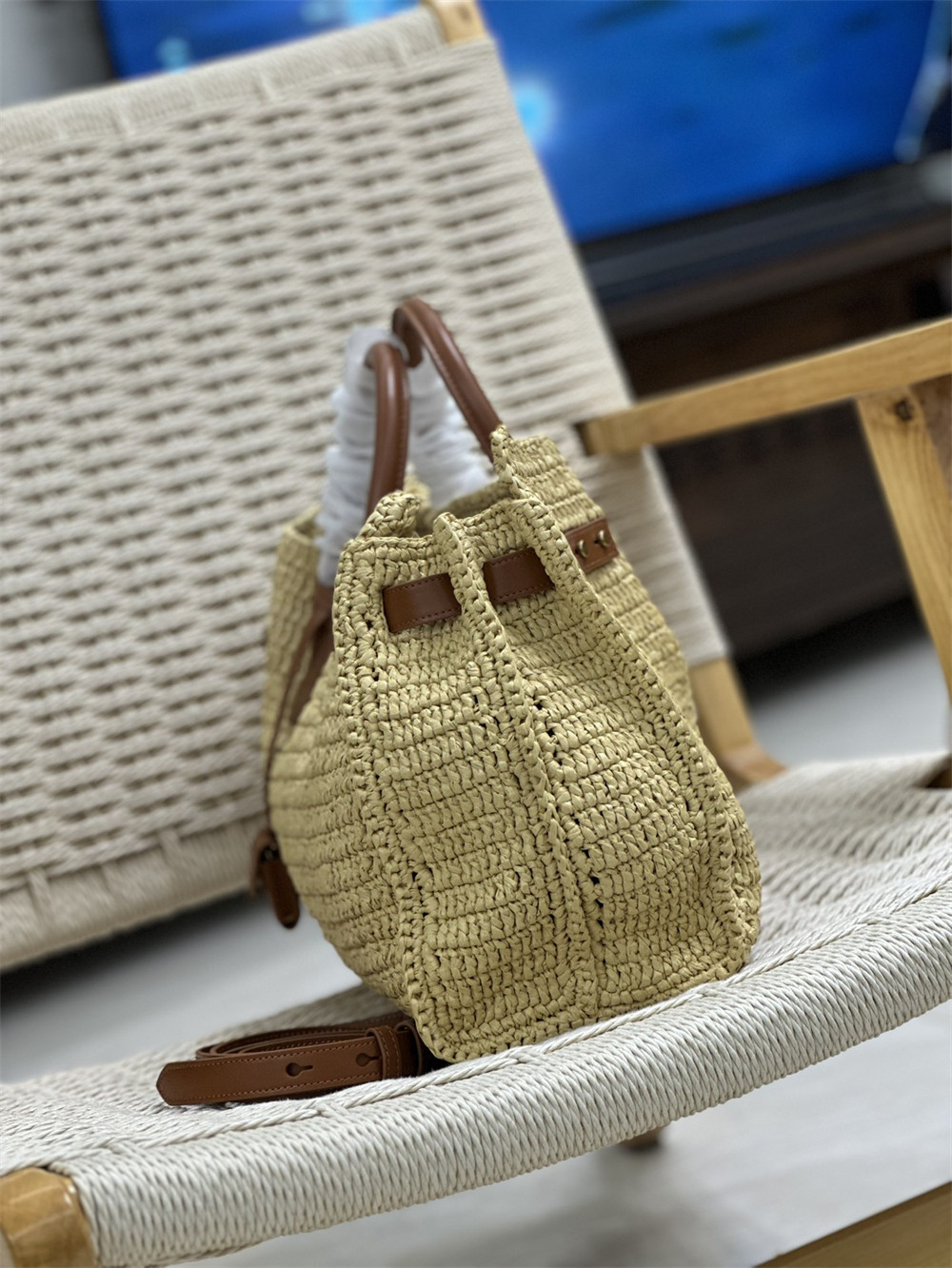 y*l sac de jour medium s*pple in raffia and vegetable-tanned leather naturel and bR1ck