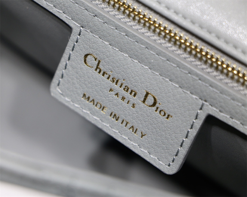medium d*or caro bag ethereal gray S*pple cannage calfskin 25.5 x 15.5 x 8 cm