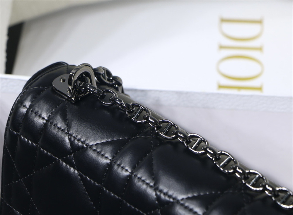 medium d*or caro bag S*pple cannage calfskin 25.5 x 15.5 x 8 cm