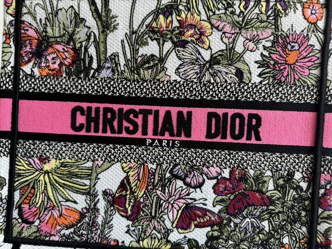 small D*or book tote white multicolor mexico millefiori embroidery 10.5 x 8.5 x 5.5 inches