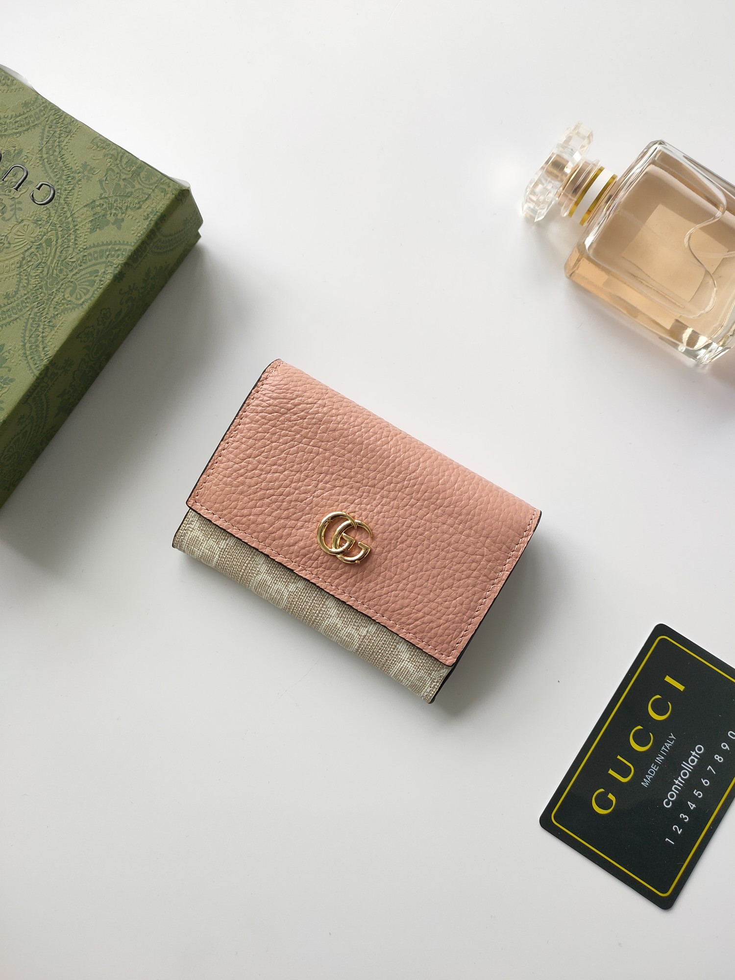 G*u*i gg  card case wallet