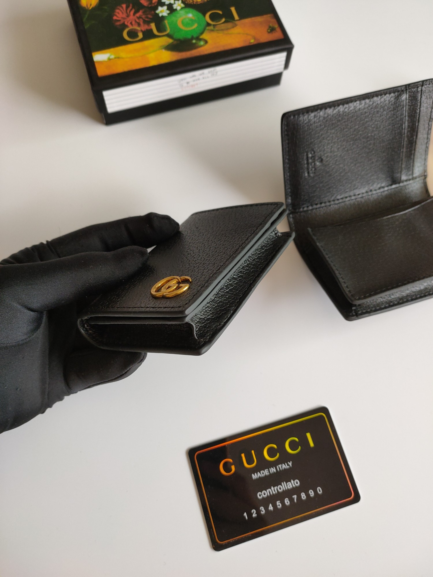 G*u*i gg  card case wallet