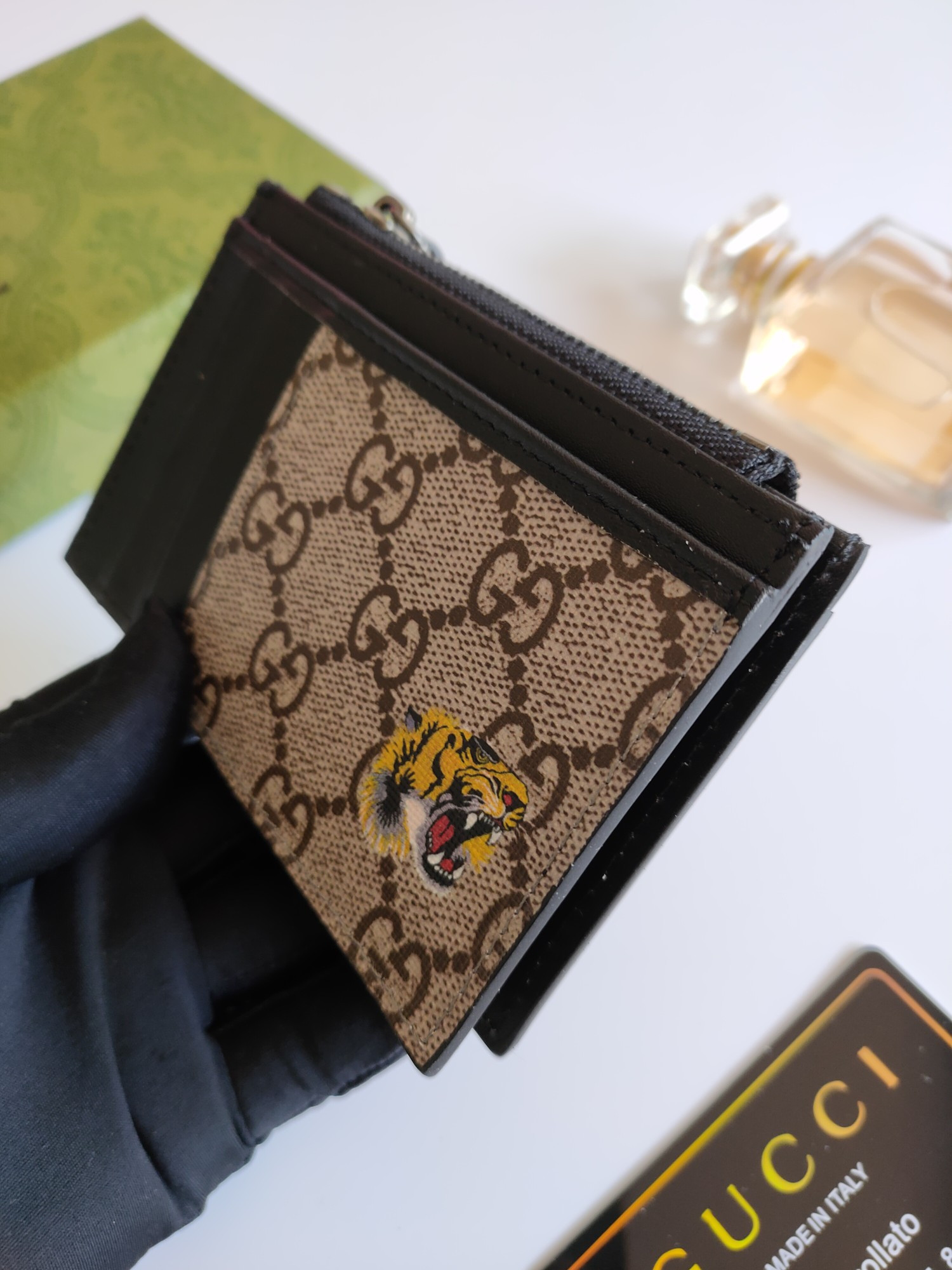 G*u*i gg  card case wallet