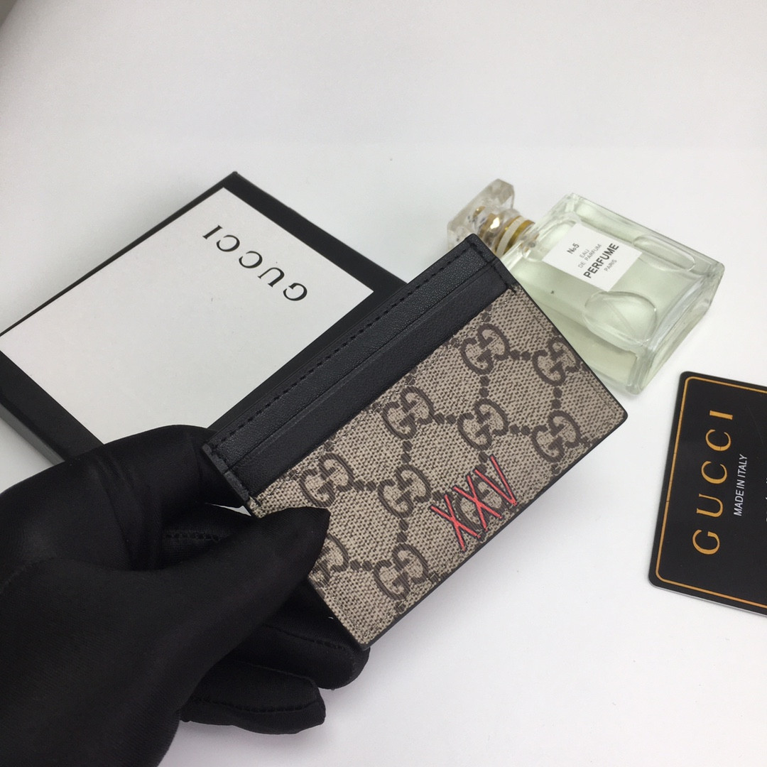 G*u*i gg  card case wallet