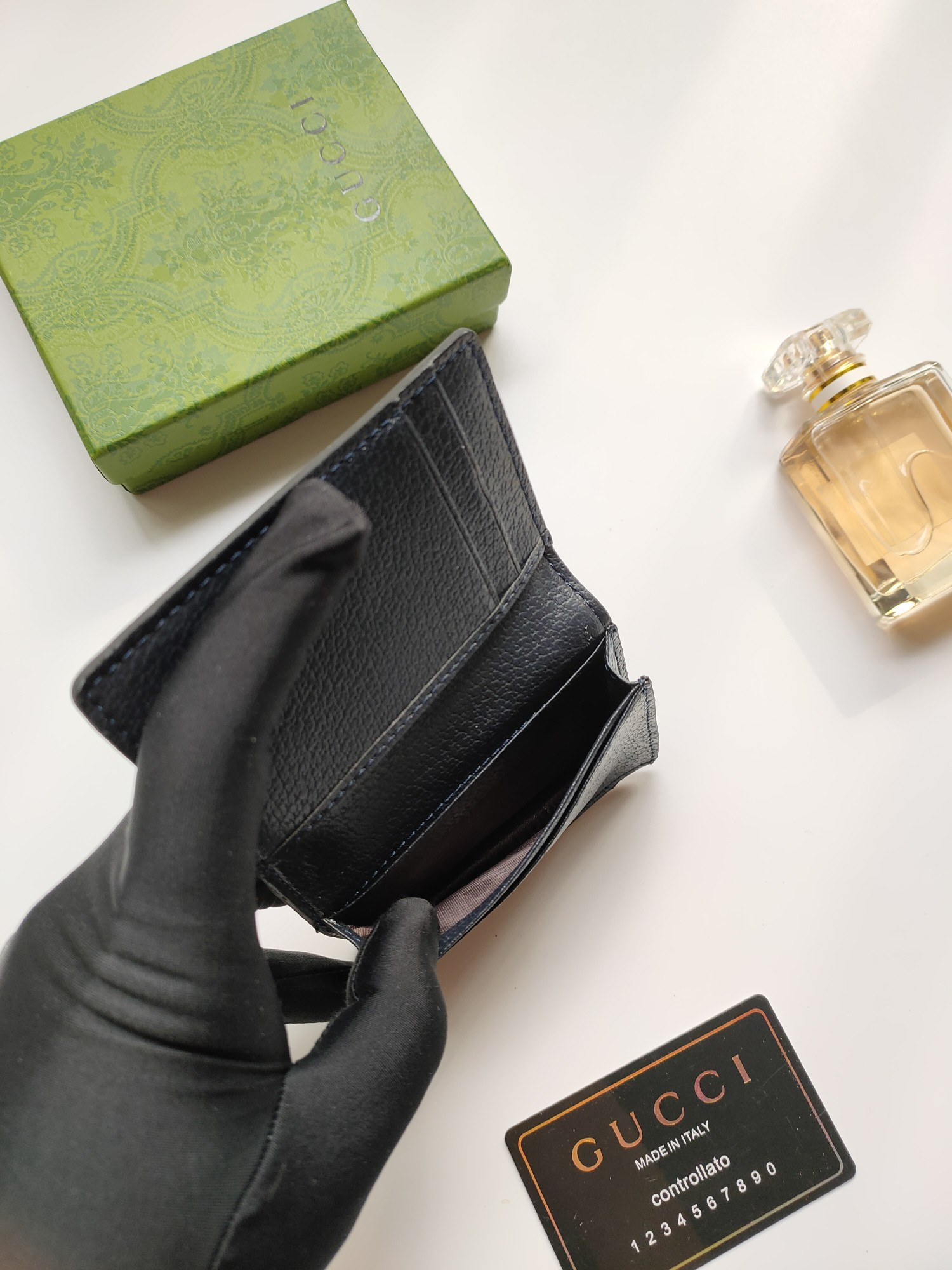 G*u*i gg  card case wallet