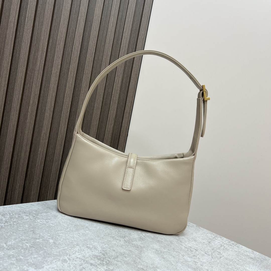 Y*L le 5 À 7 in smooth lambskin white 9 x 6.3 x 2.5 inches