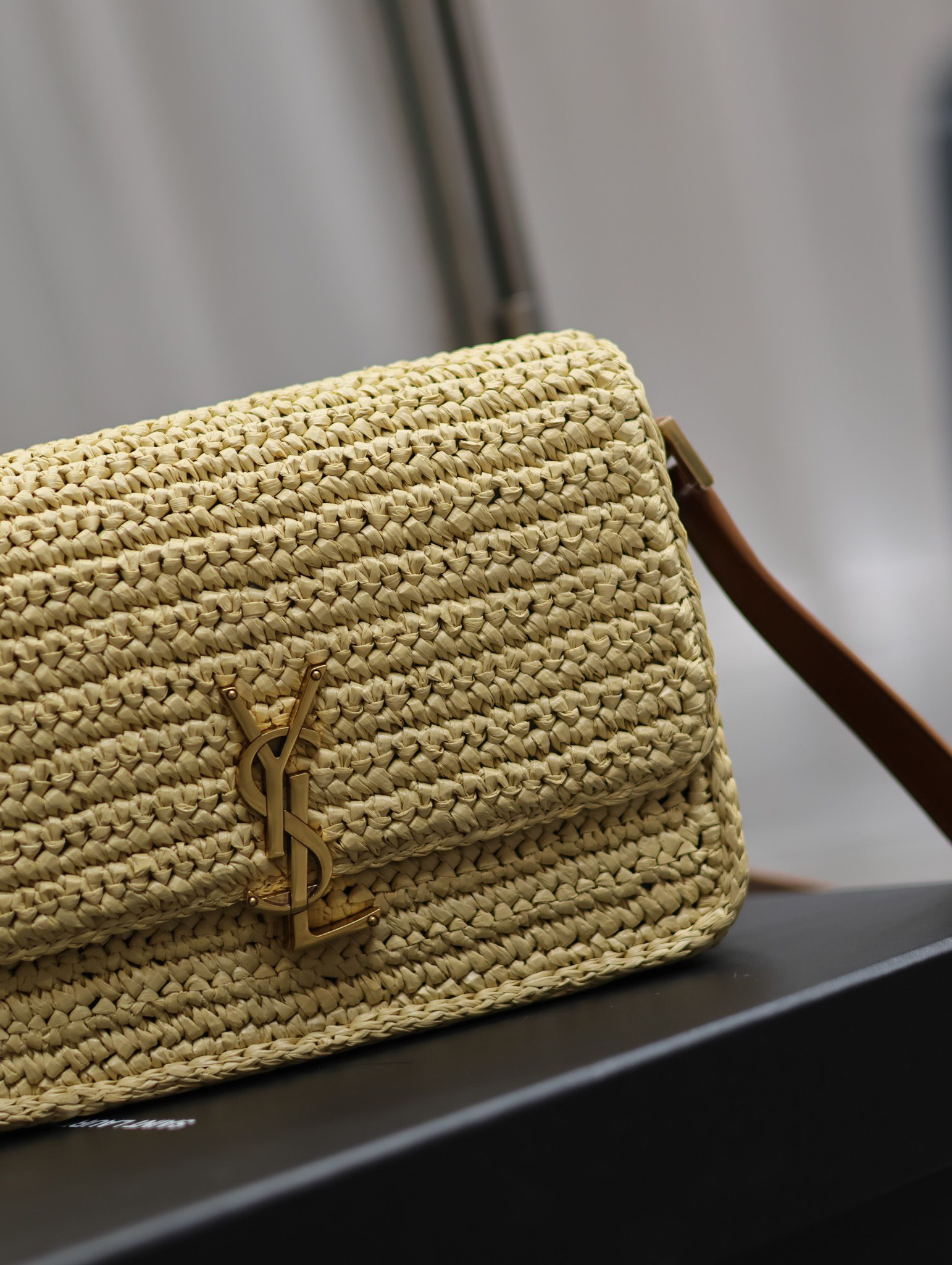 y*l solferino medium in raffia and vegetable-tanned leather naturel and bR1ck 9.1 x 6.3 x 2.4 inches