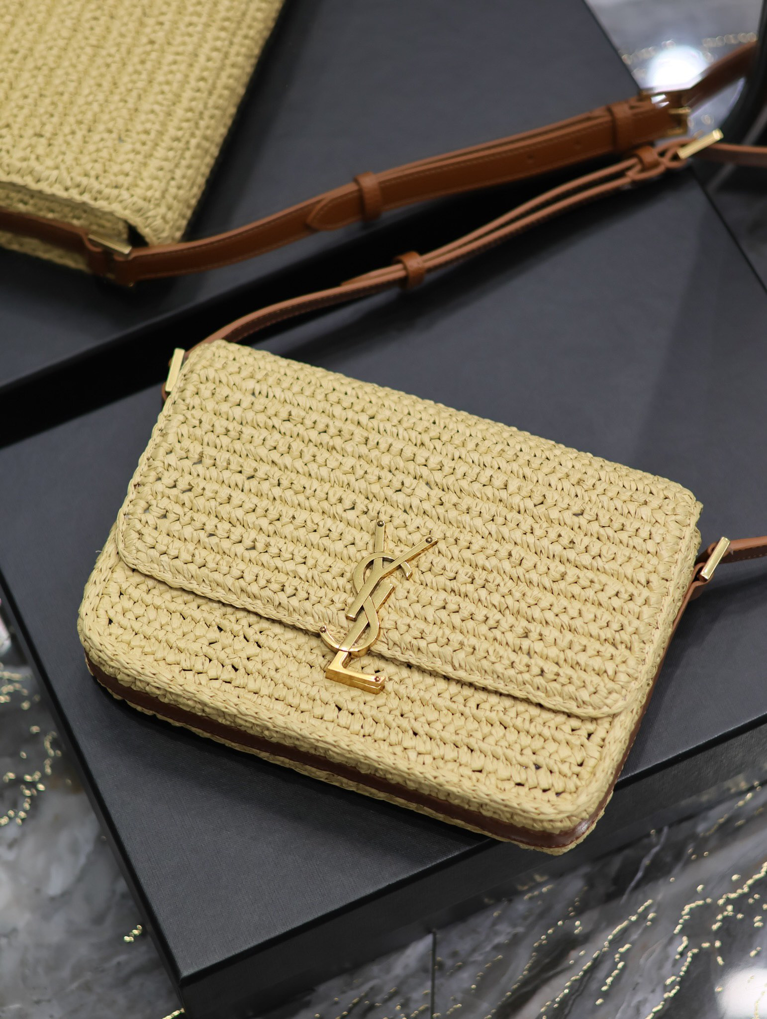 y*l solferino medium in raffia and vegetable-tanned leather naturel and bR1ck 9.1 x 6.3 x 2.4 inches