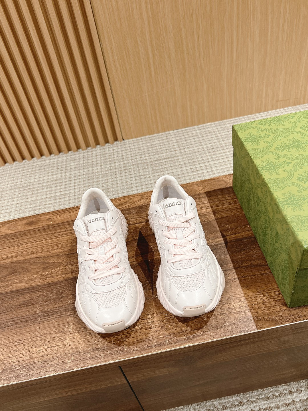 ua G*u*i ripple sneaker