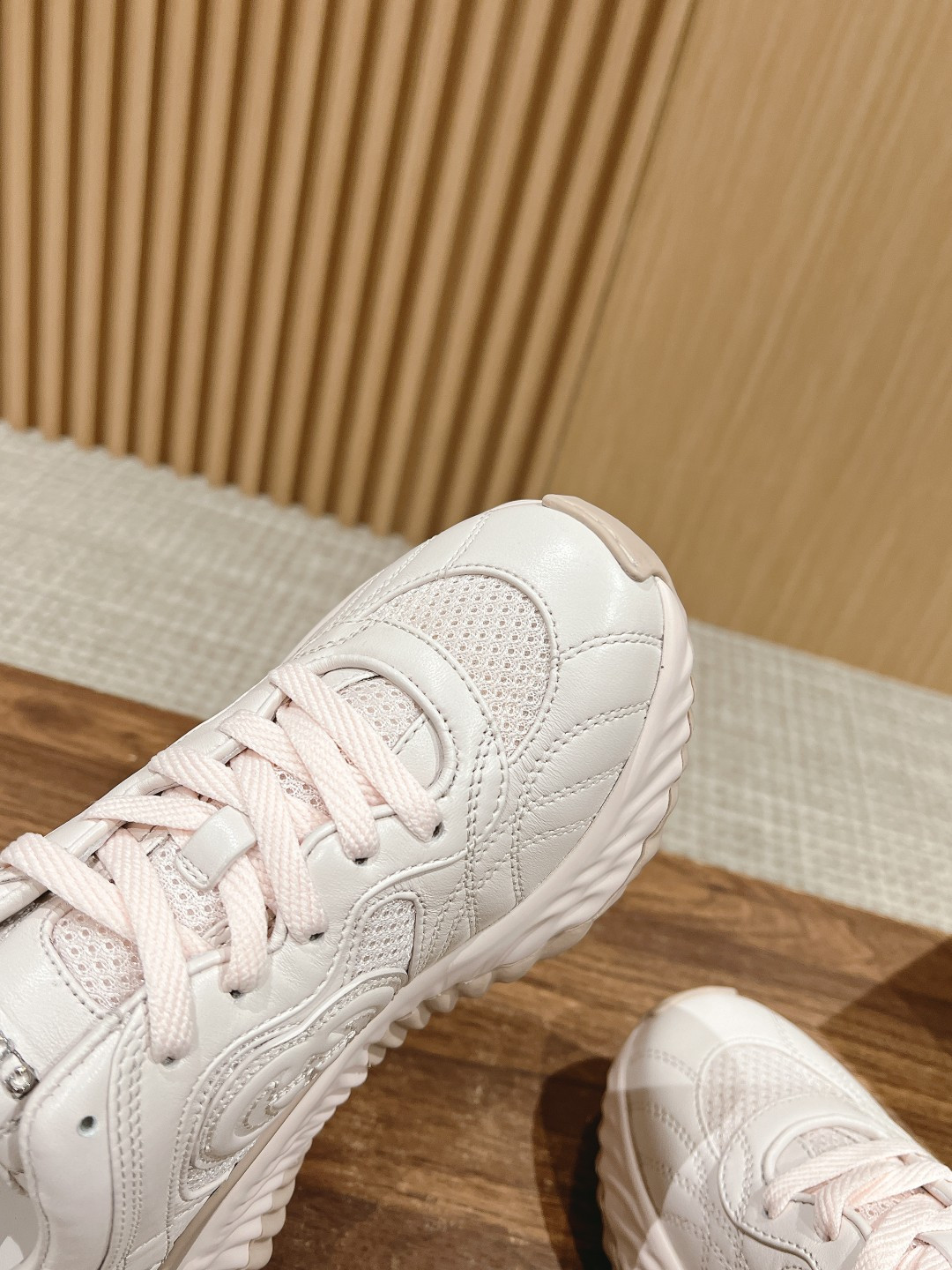 ua G*u*i ripple sneaker