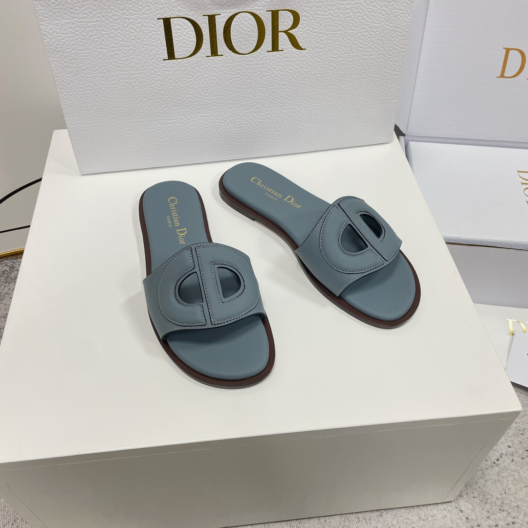 ua D*or d-club slide