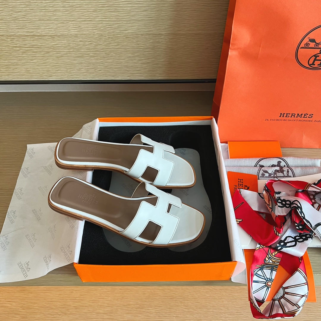 ua H**me5 oran sandal