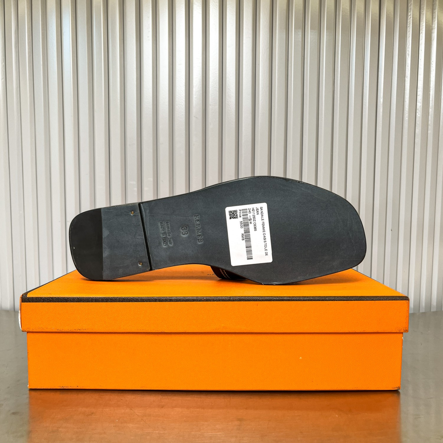 ua H**me5 oran sandal