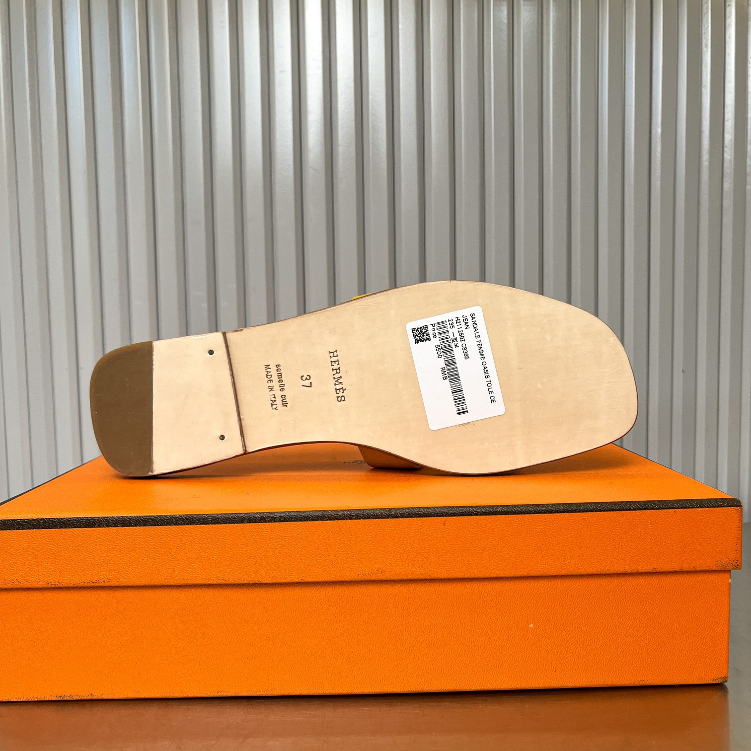 ua H**me5 oran sandal