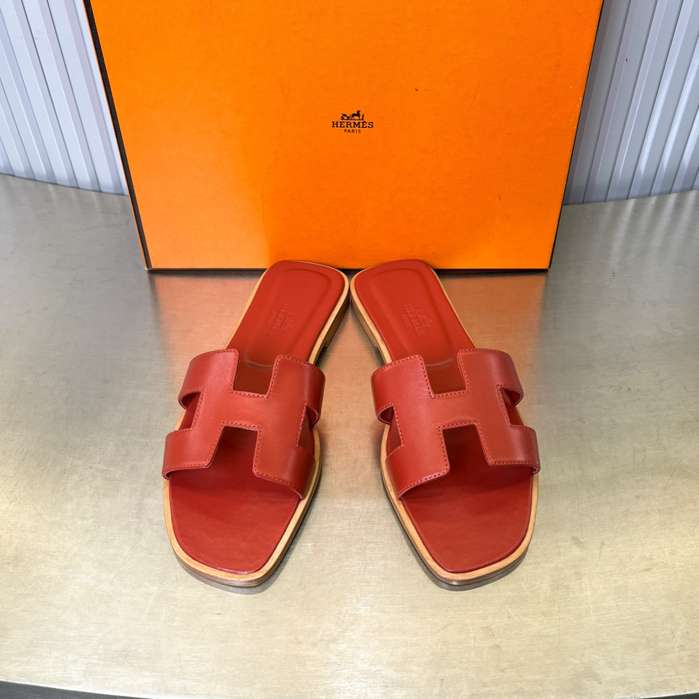 ua H**me5 oran sandal
