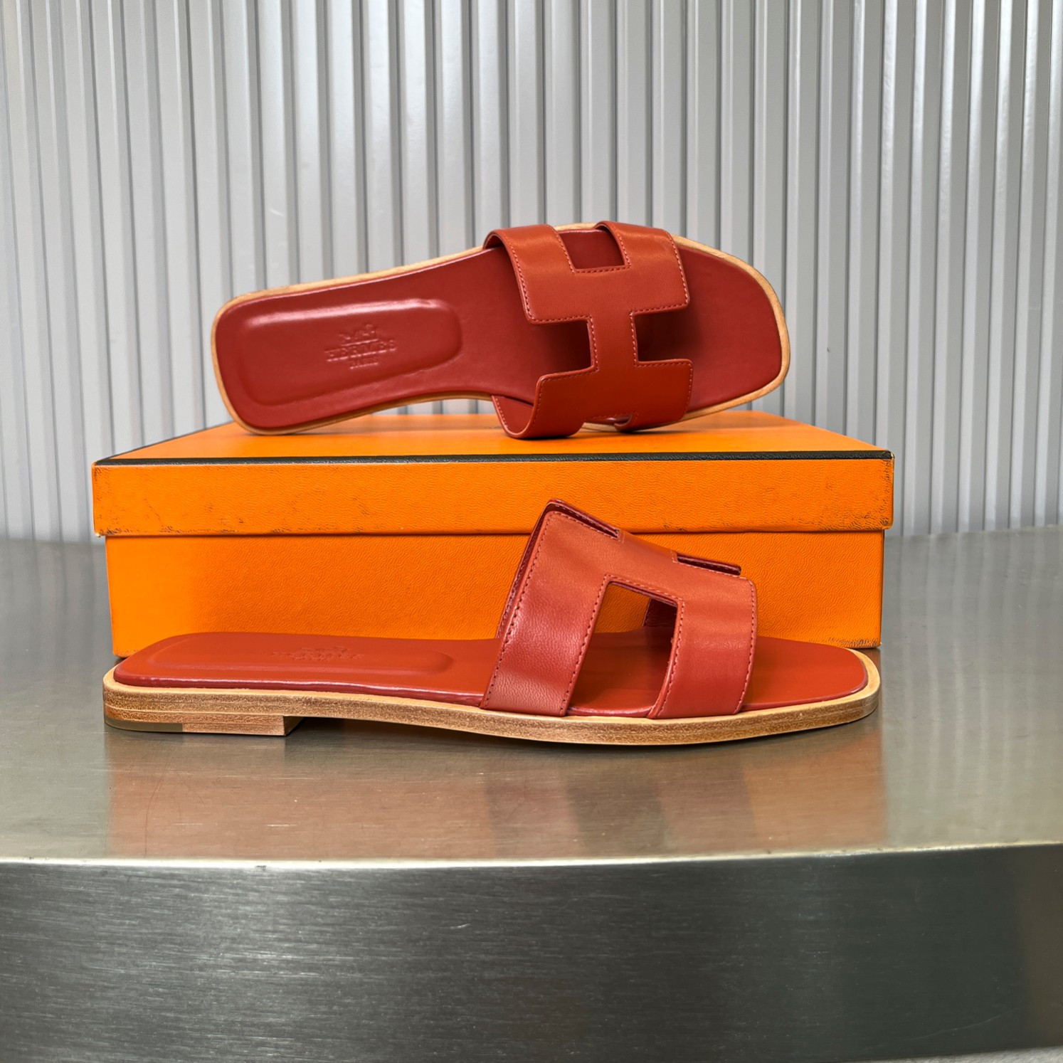 ua H**me5 oran sandal