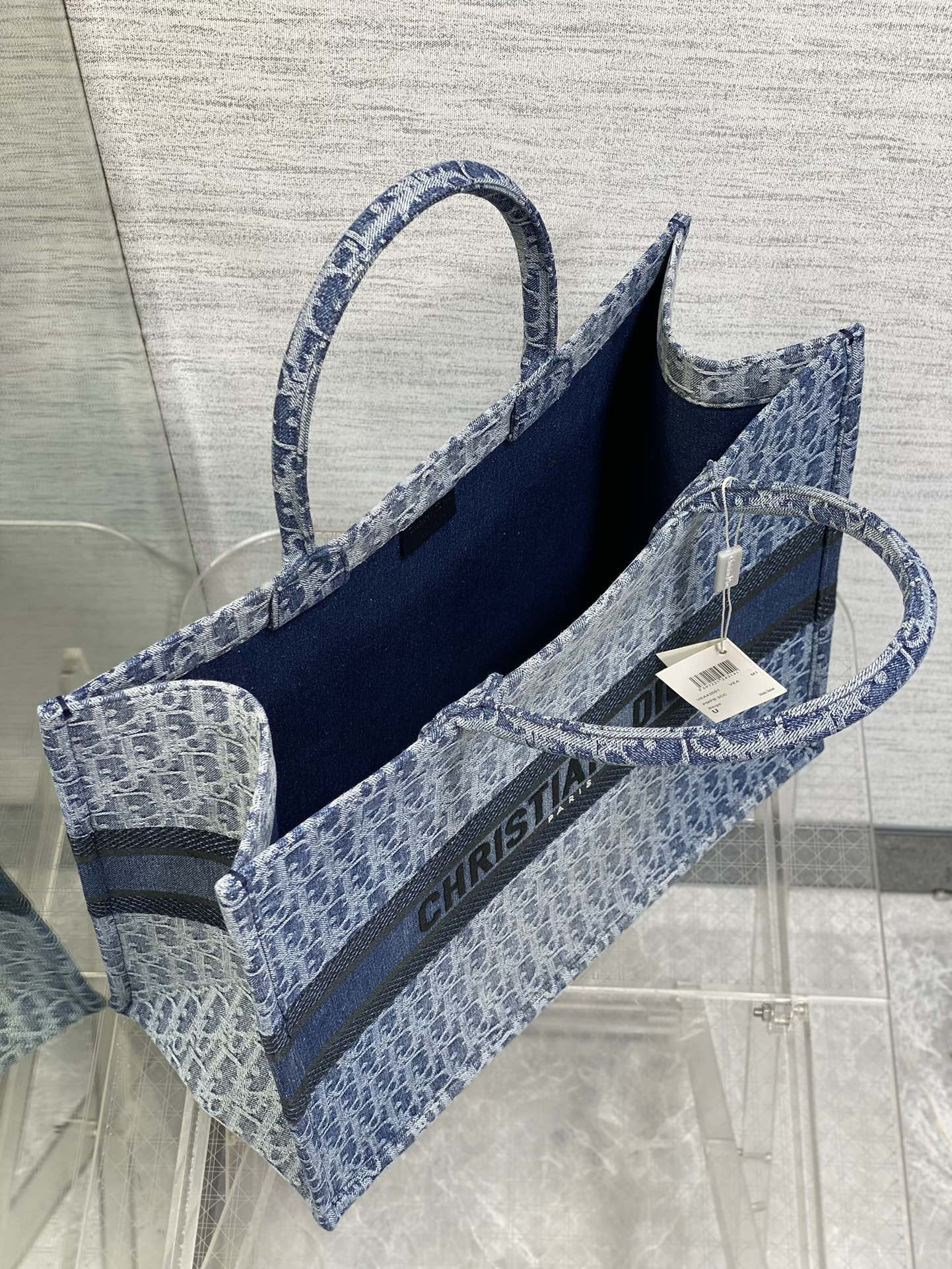 large d*or book tote blue De*1m d*or oblique jacquard 42 x 35 x 18.5 cm