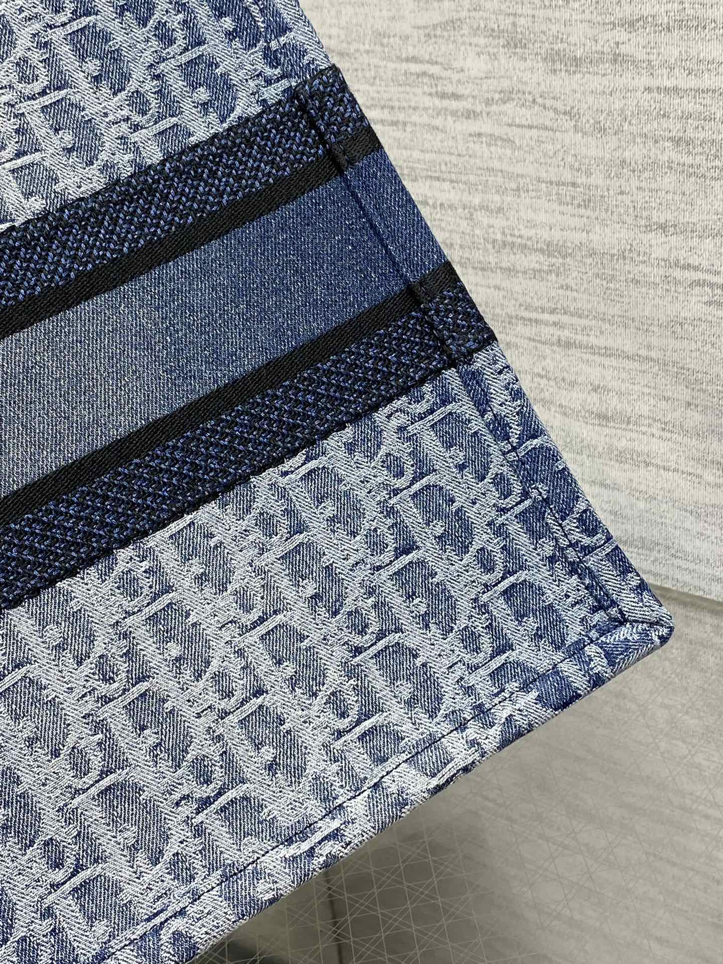 medium d*or book tote blue De*1m d*or oblique jacquard 36 x 27.5 x 16.5 cm