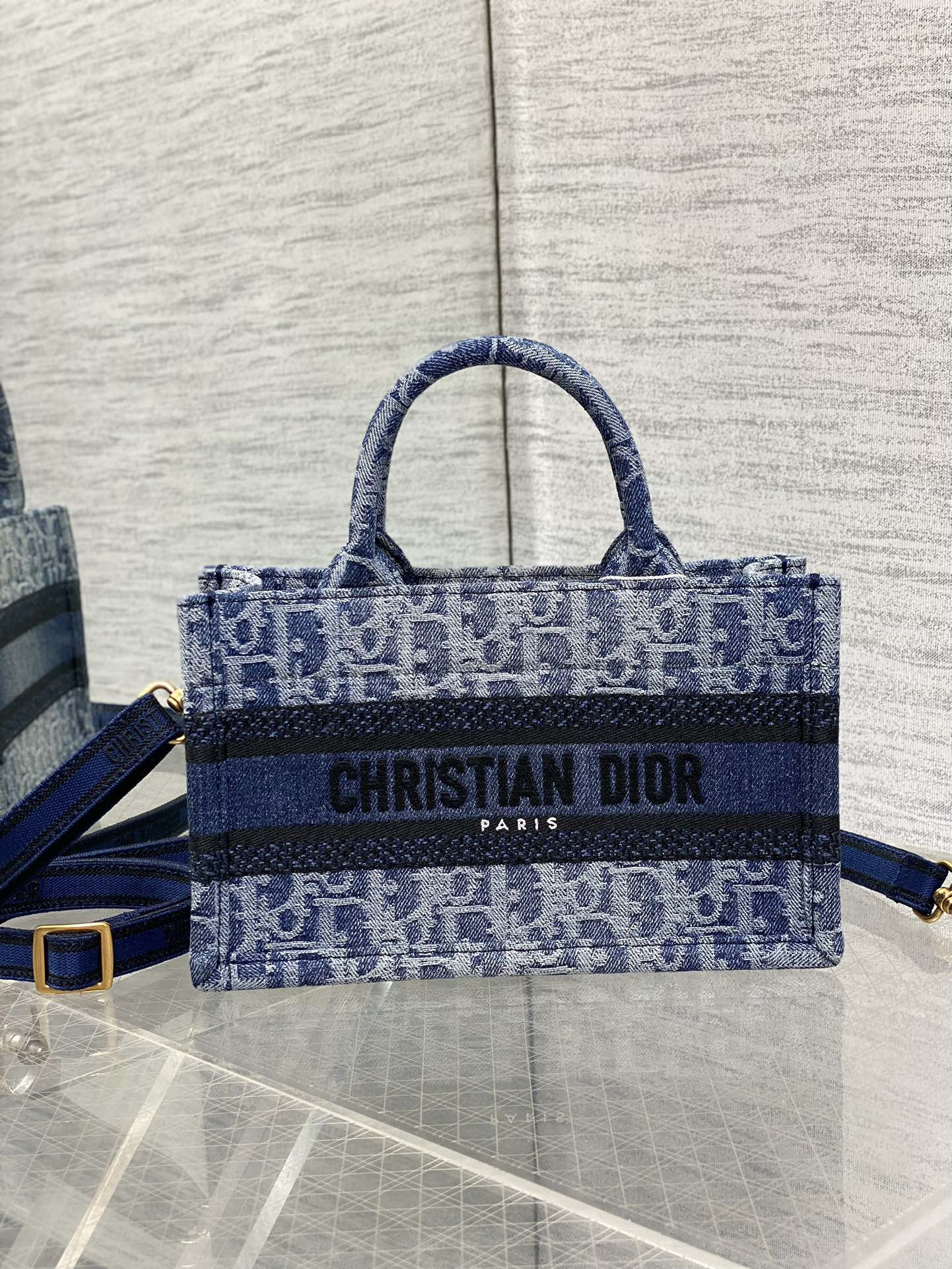 mini d*or book tote blue De*1m d*or oblique jacquard 21.5 x 13 x 7.5 cm