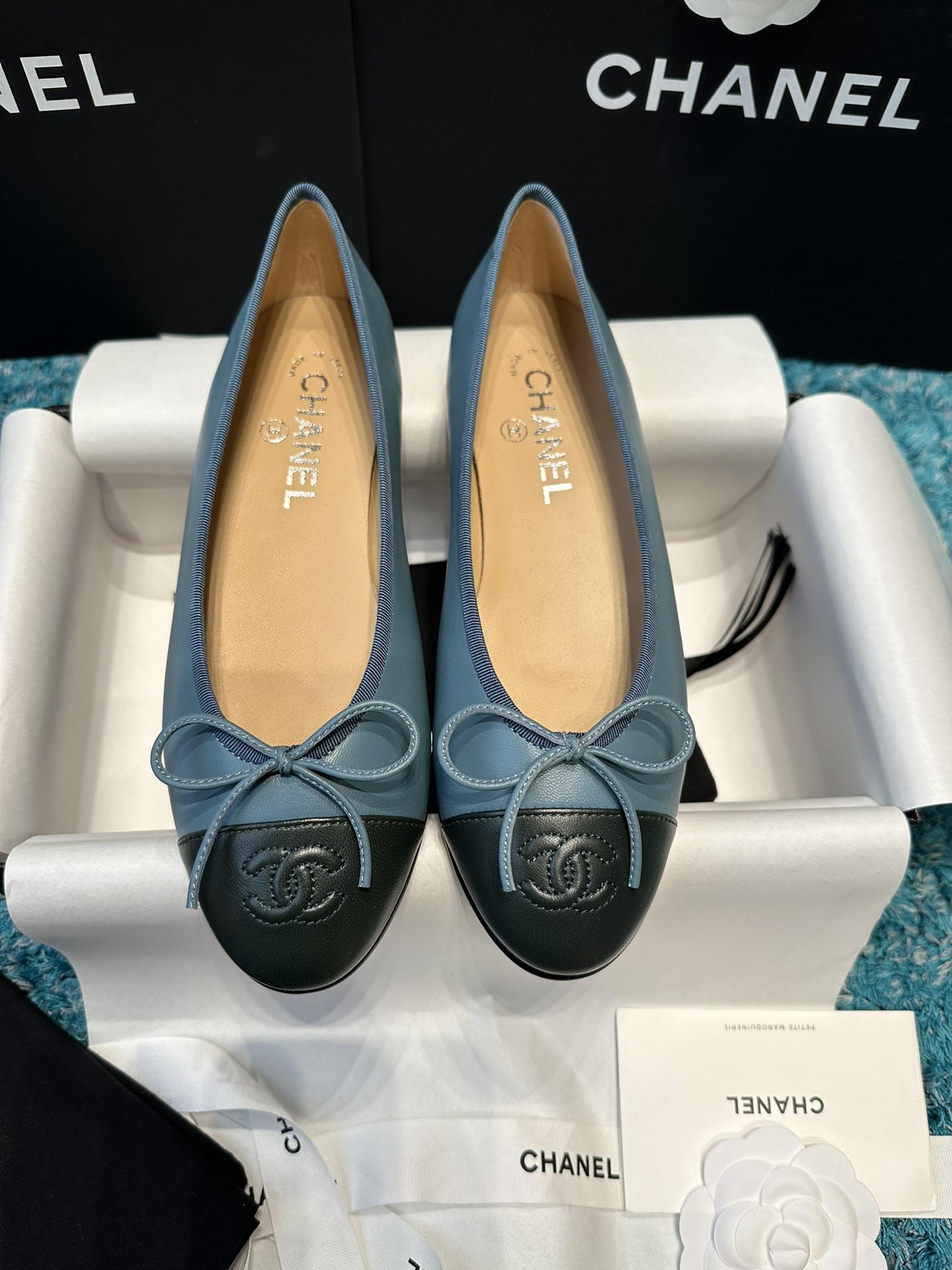 ua Ch*el ballet flats
