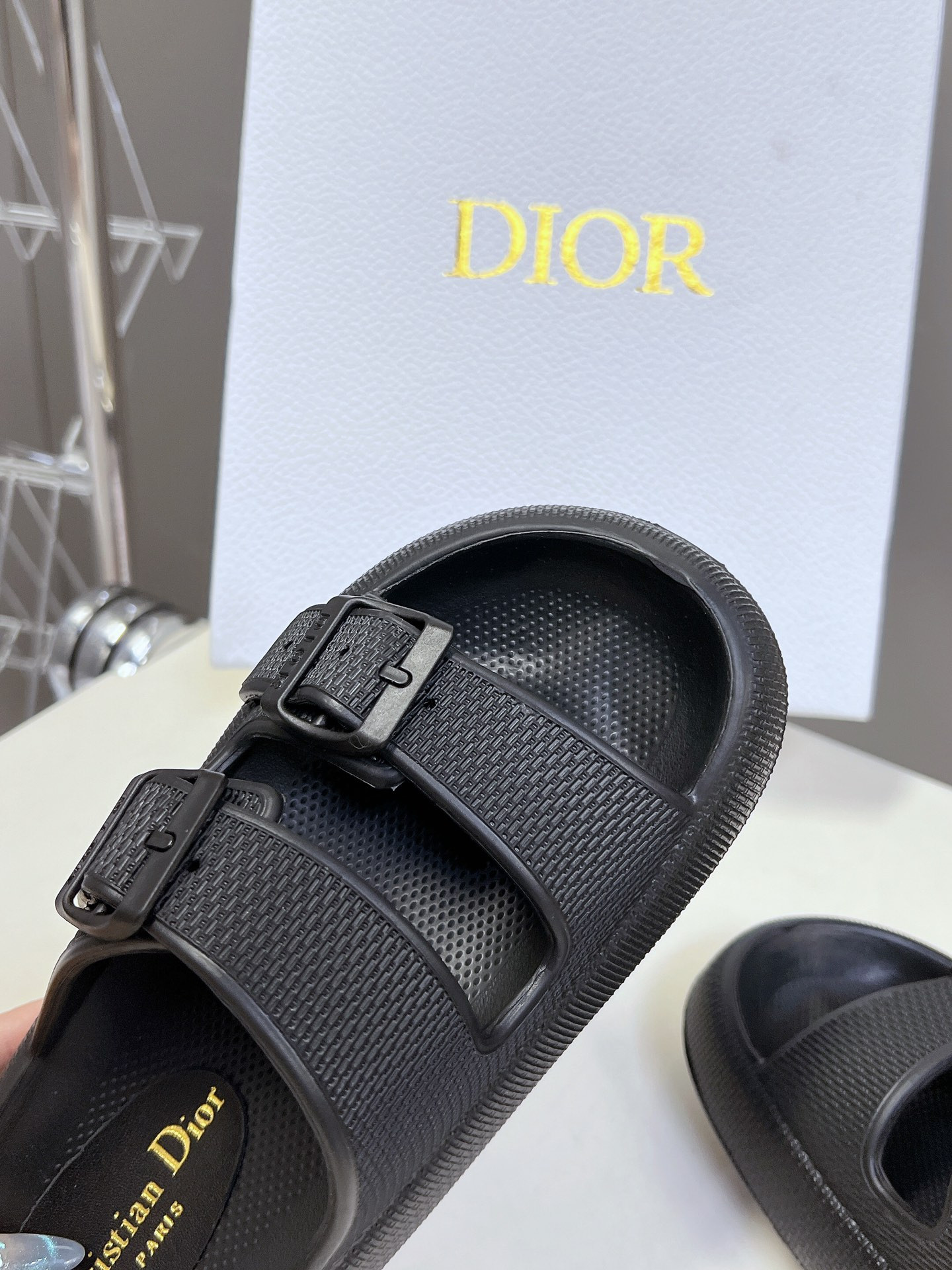 ua D*or slide