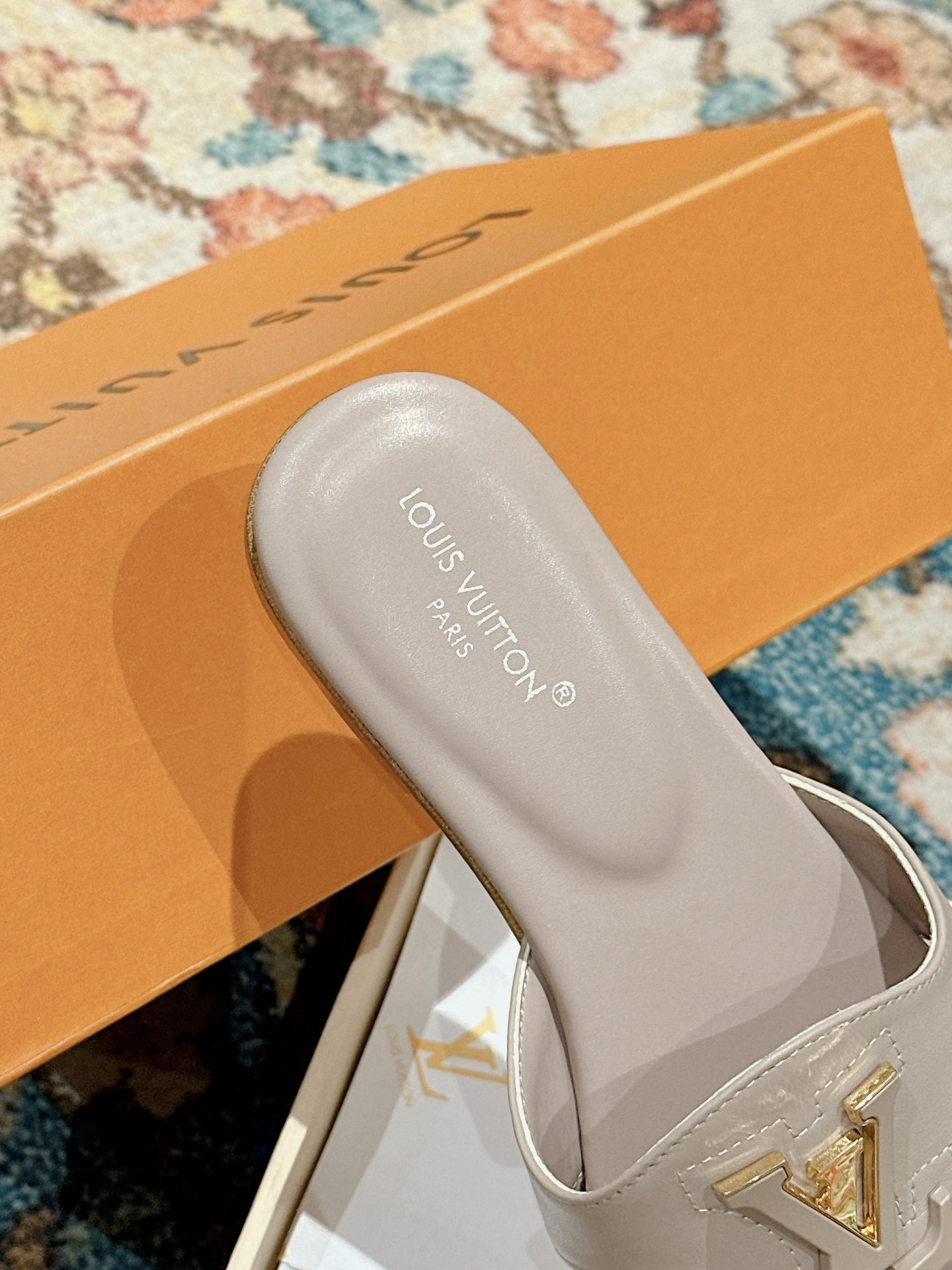 UA LV Flat Mule