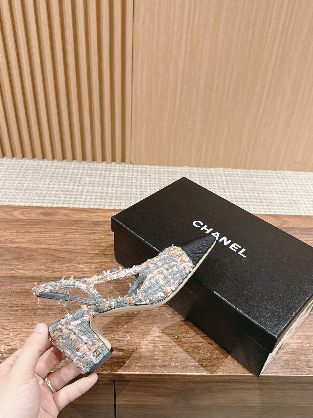 ua Ch*el slingbacks