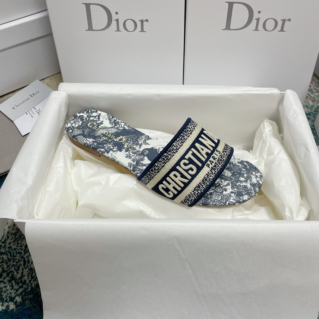 ua D*or dway slide