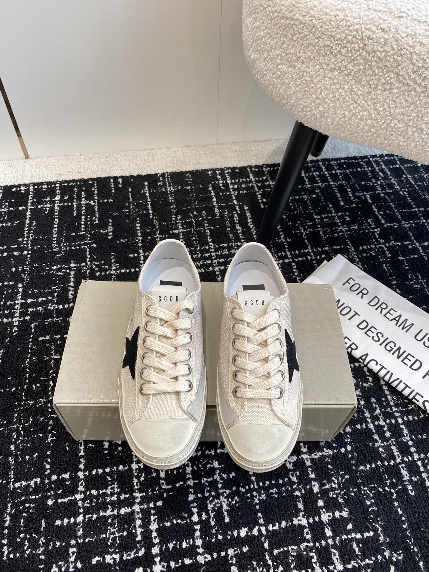 ua g01den G003e v-star sneaker