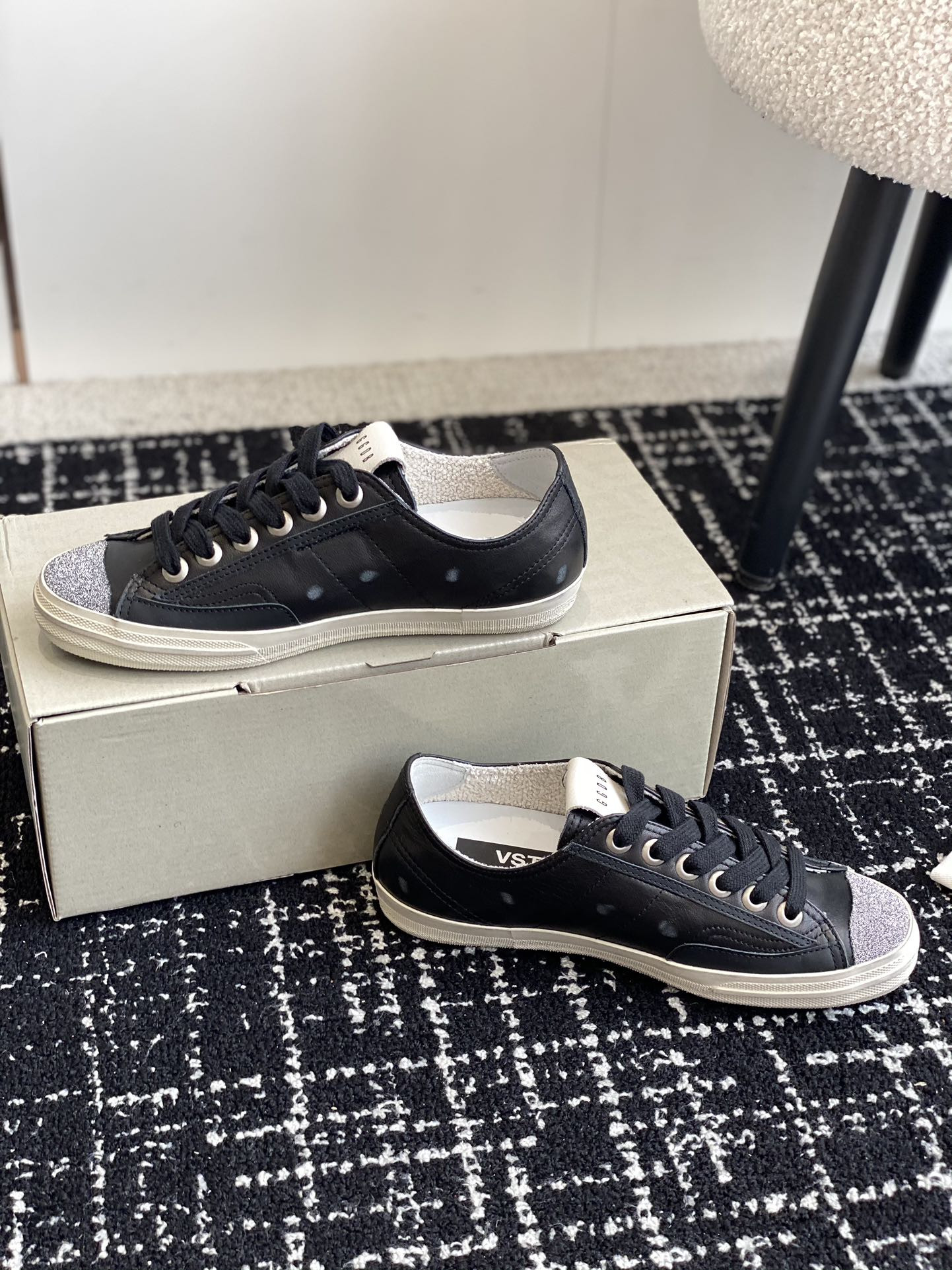 ua g01den G003e v-star sneaker