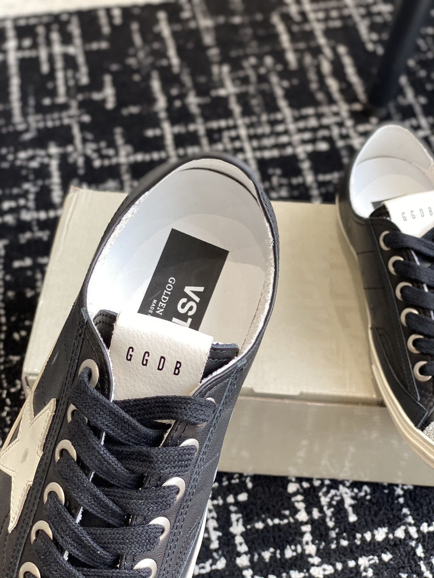 ua g01den G003e v-star sneaker