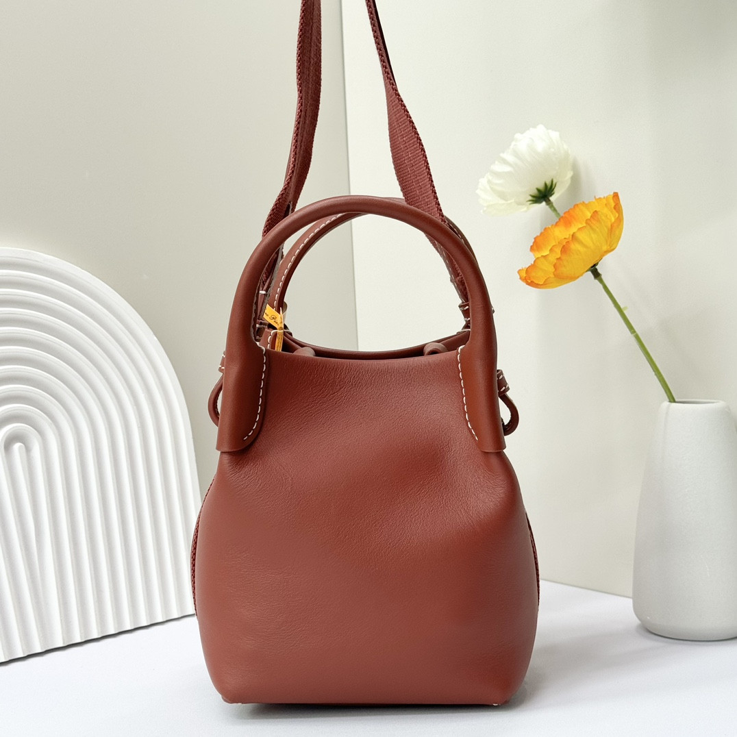 L**o p*ana micro bale bag  smooth calfskin 23 x 16 x 14 cm