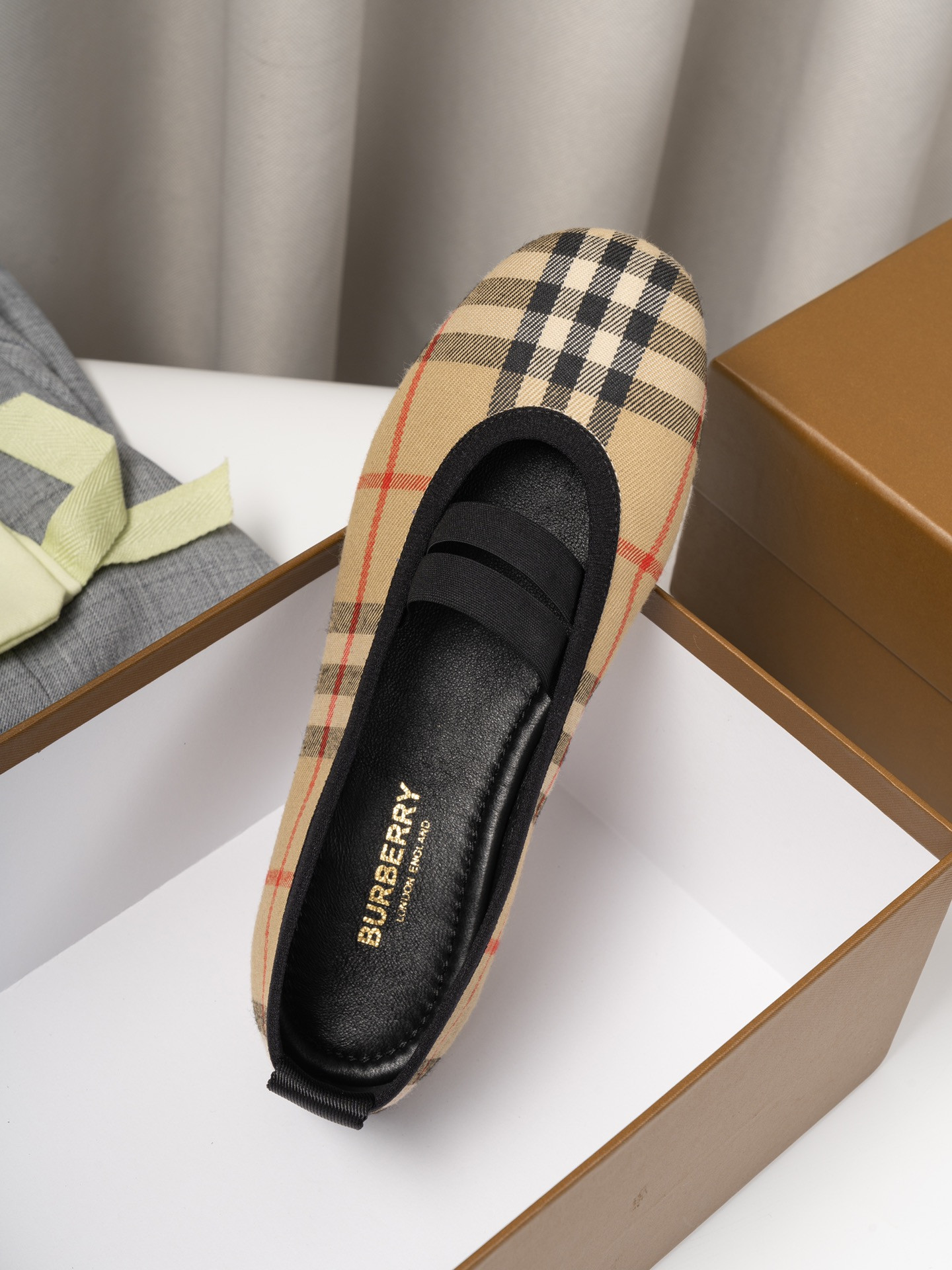 ua B**rry check mary jane flats