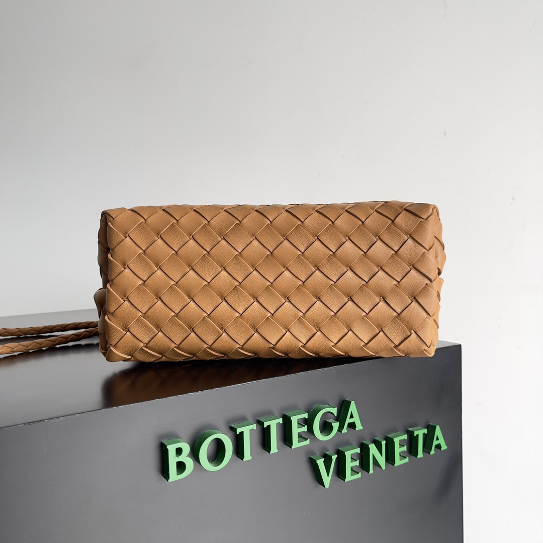 bo*te*ga Ve*ne*ta small andiamo 25x22x10.5cm