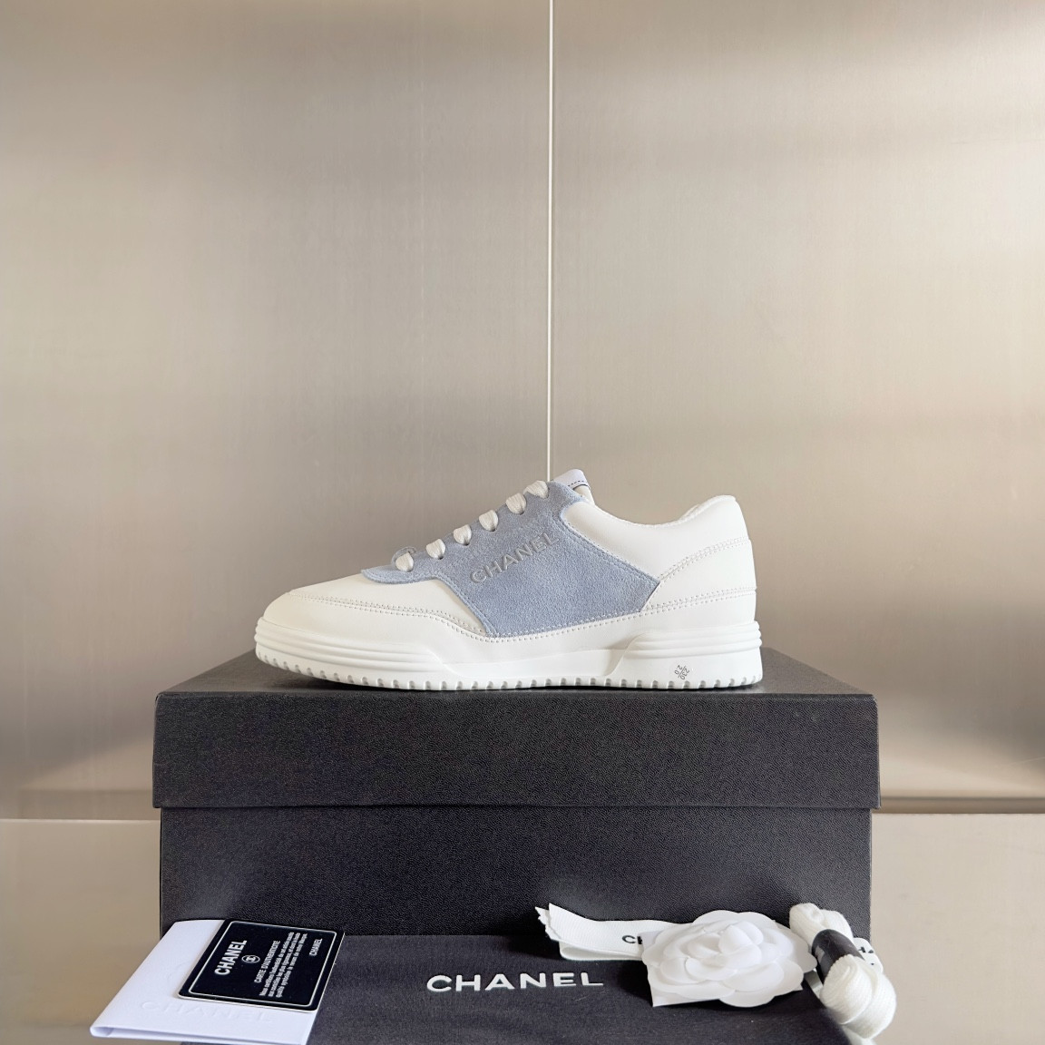 ua Ch*el sneaker