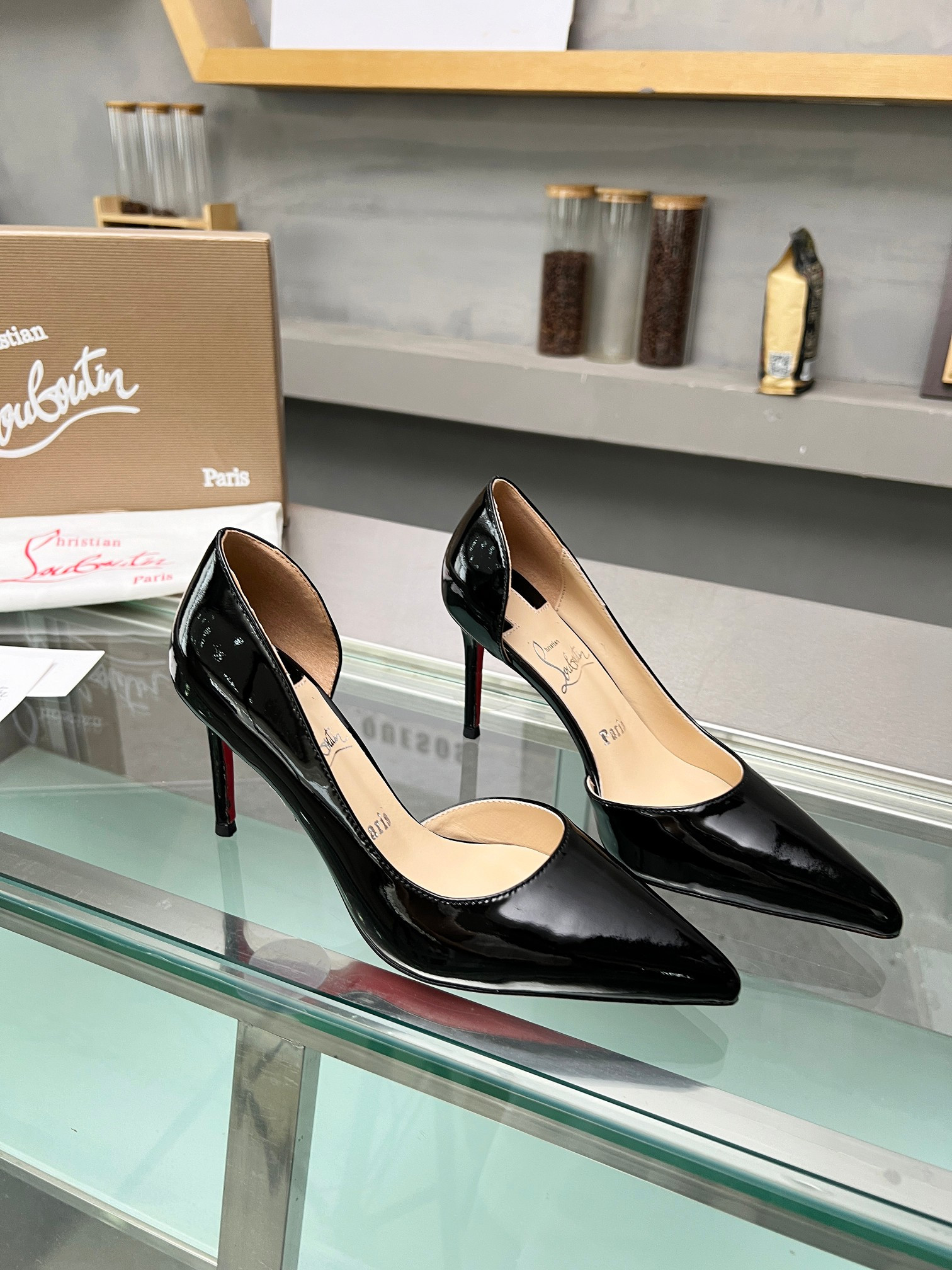 ua ch**an louboutin cl red-botT0m shoes
