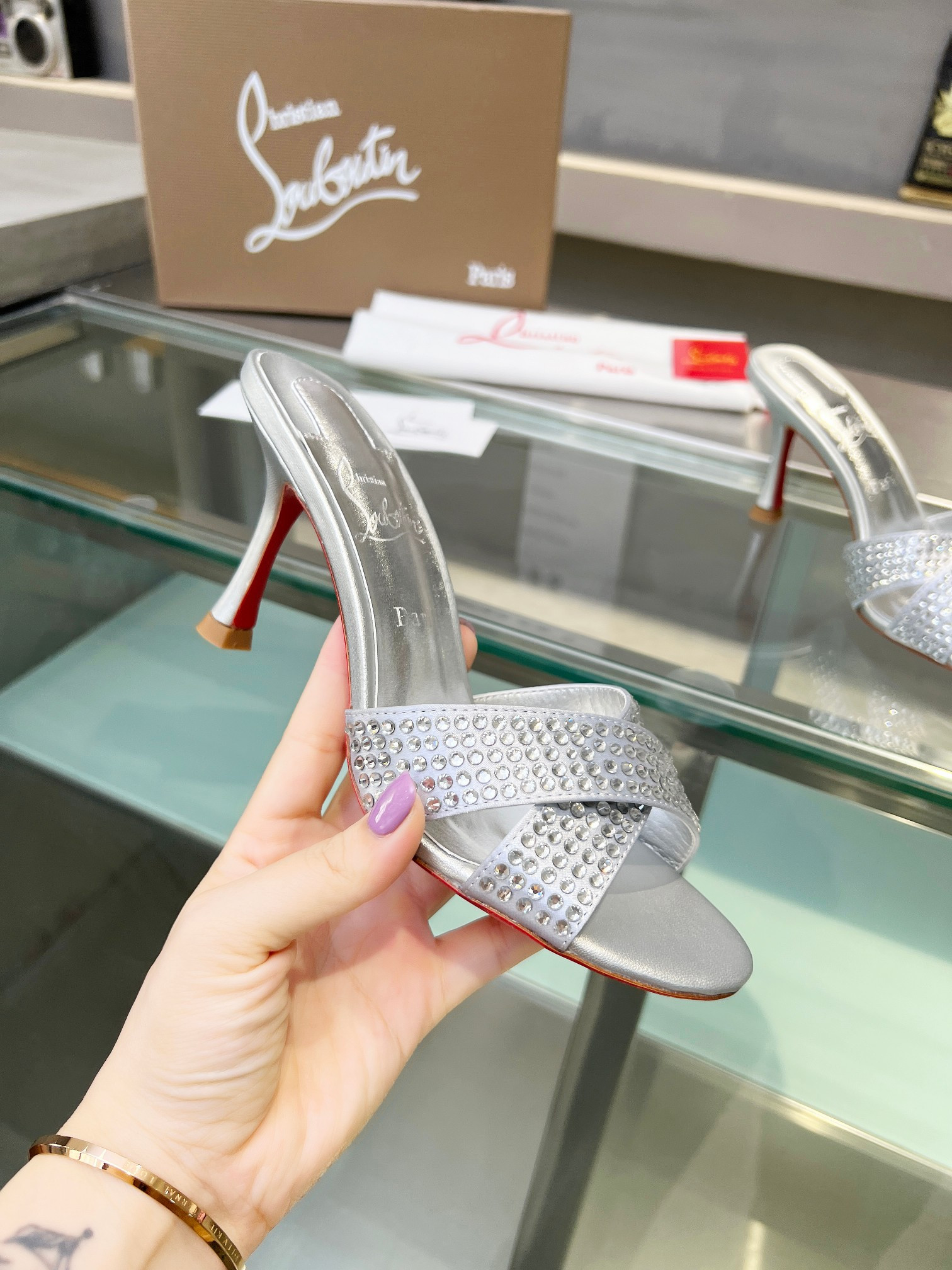 ua ch**an louboutin cl red-botT0m shoes
