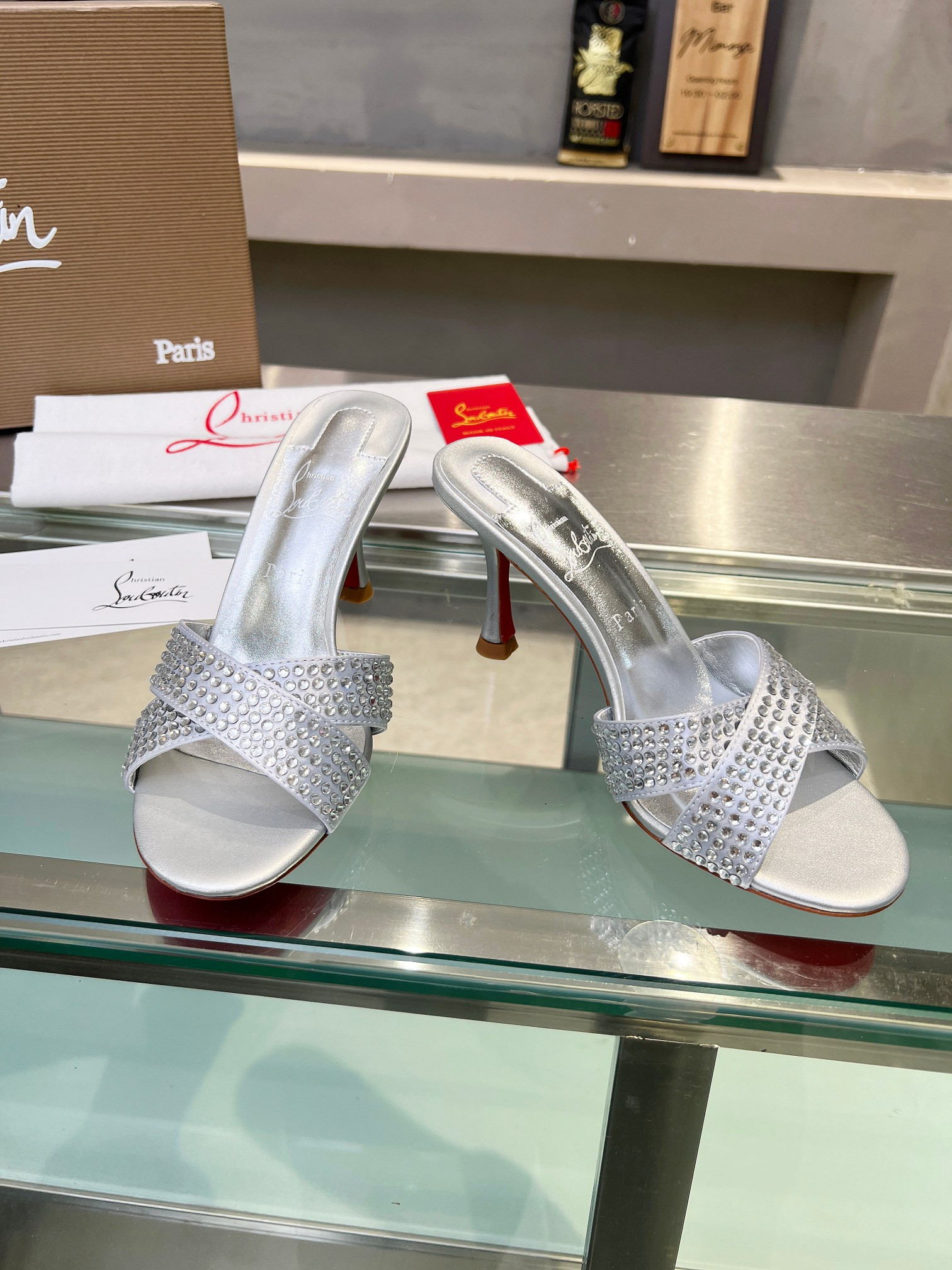 ua ch**an louboutin cl red-botT0m shoes