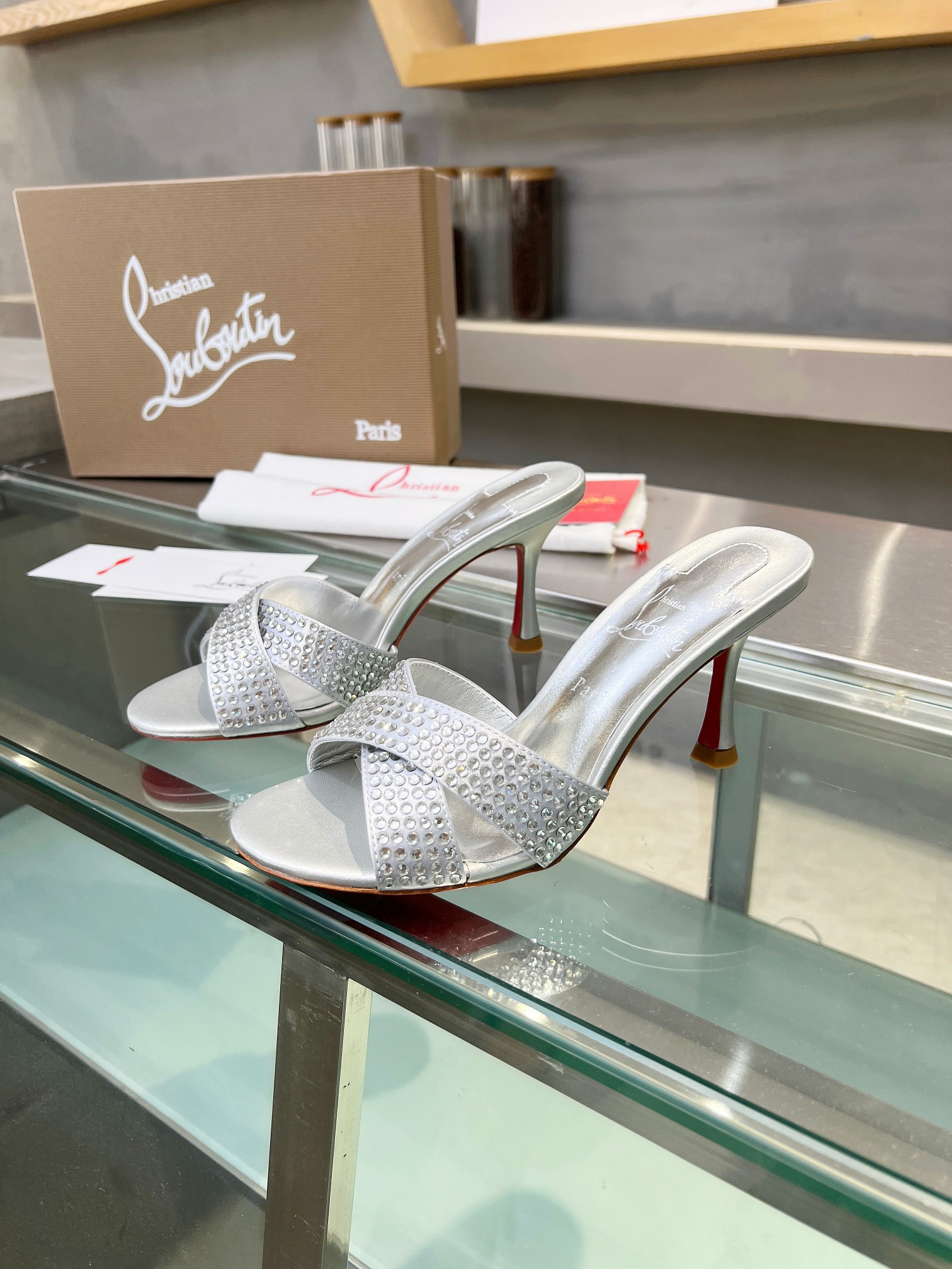 ua ch**an louboutin cl red-botT0m shoes