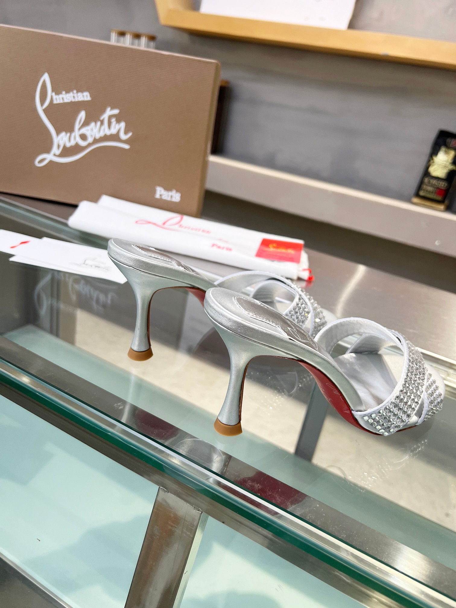 ua ch**an louboutin cl red-botT0m shoes