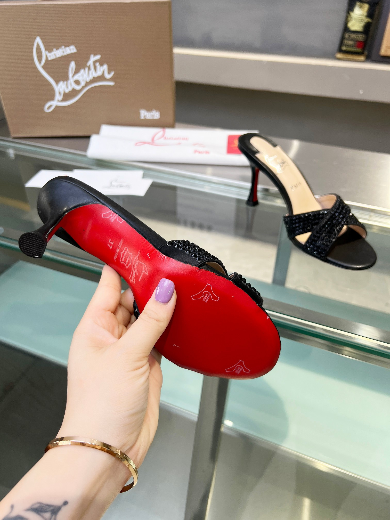 ua ch**an louboutin cl red-botT0m shoes