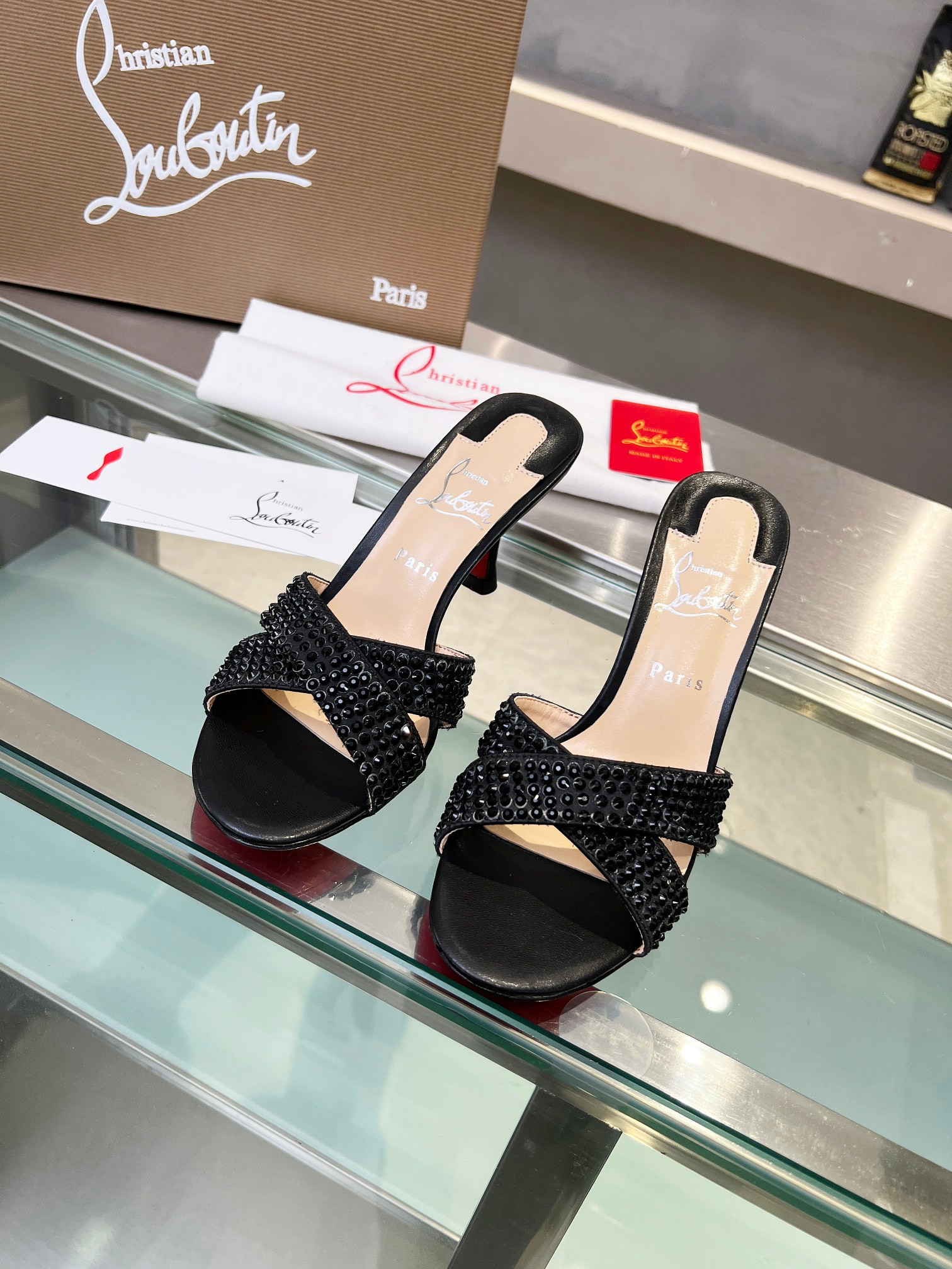 ua ch**an louboutin cl red-botT0m shoes