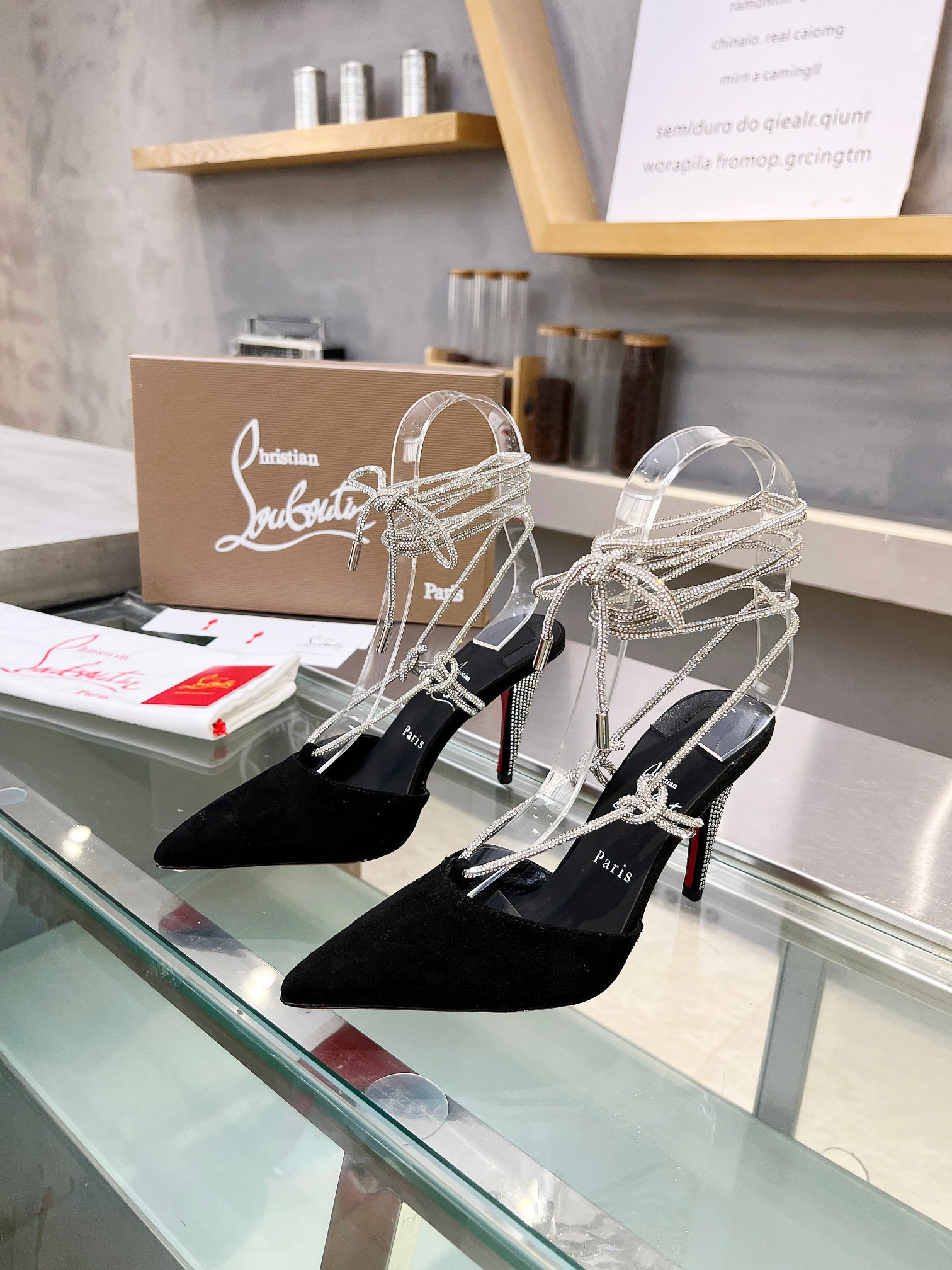 ua ch**an louboutin cl red-botT0m shoes