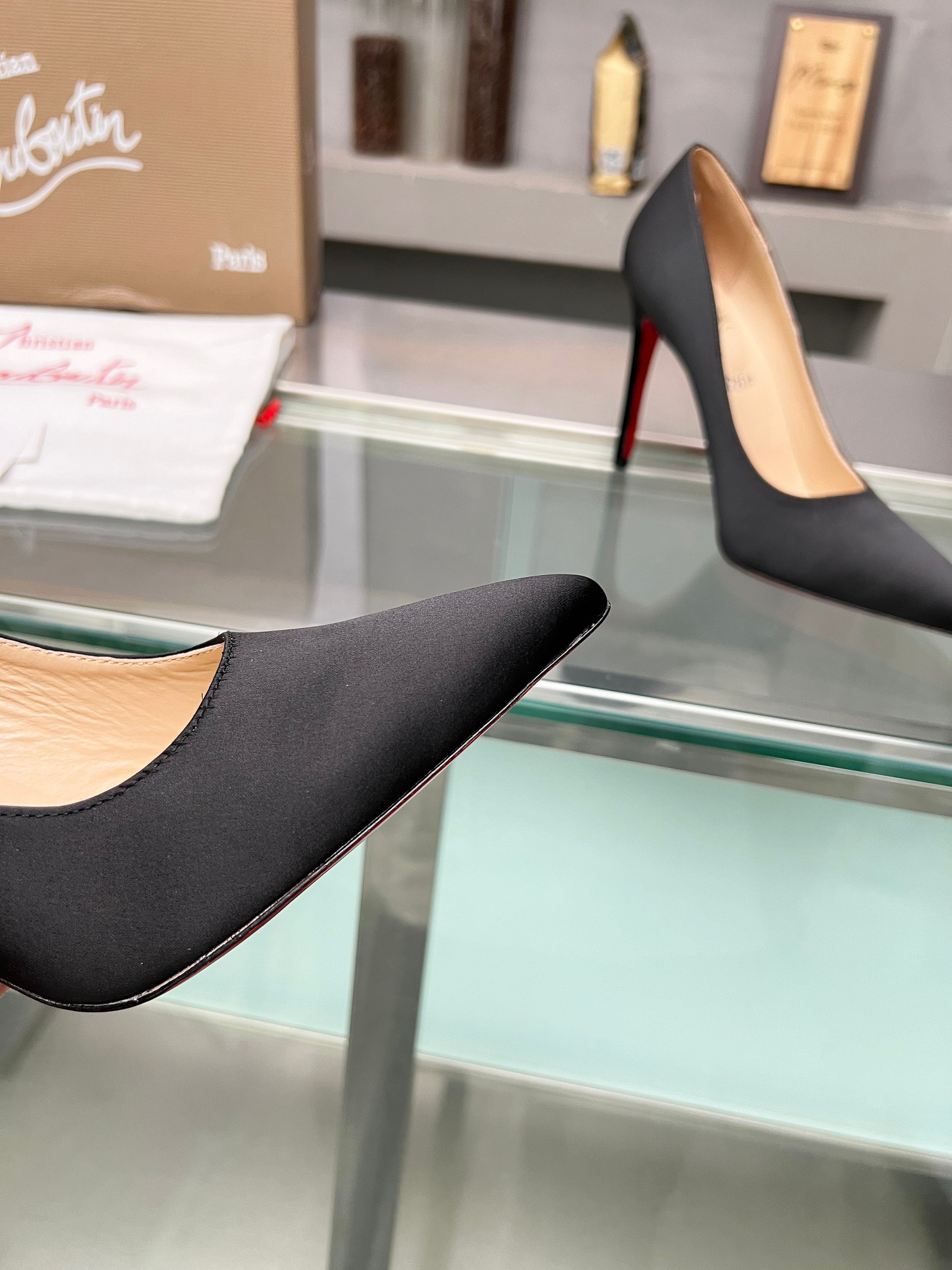 ua ch**an louboutin cl red-botT0m shoes