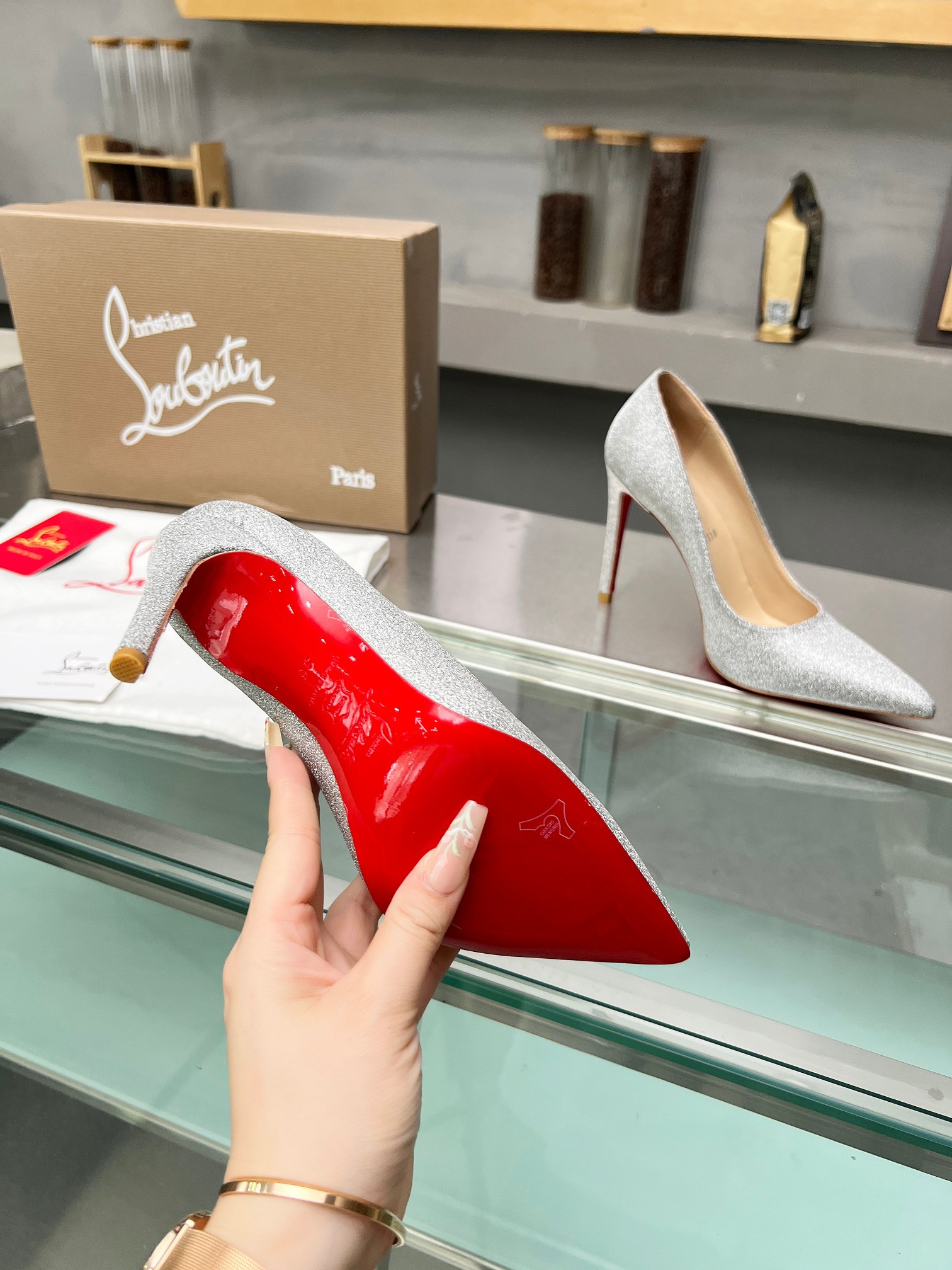 ua ch**an louboutin cl red-botT0m shoes