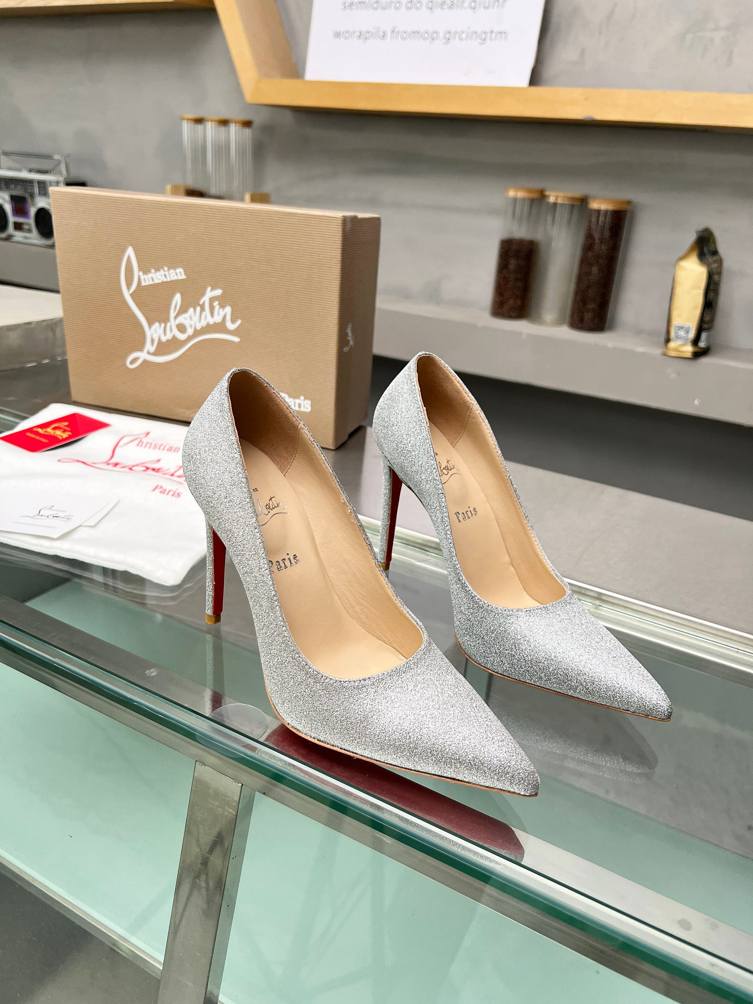 ua ch**an louboutin cl red-botT0m shoes