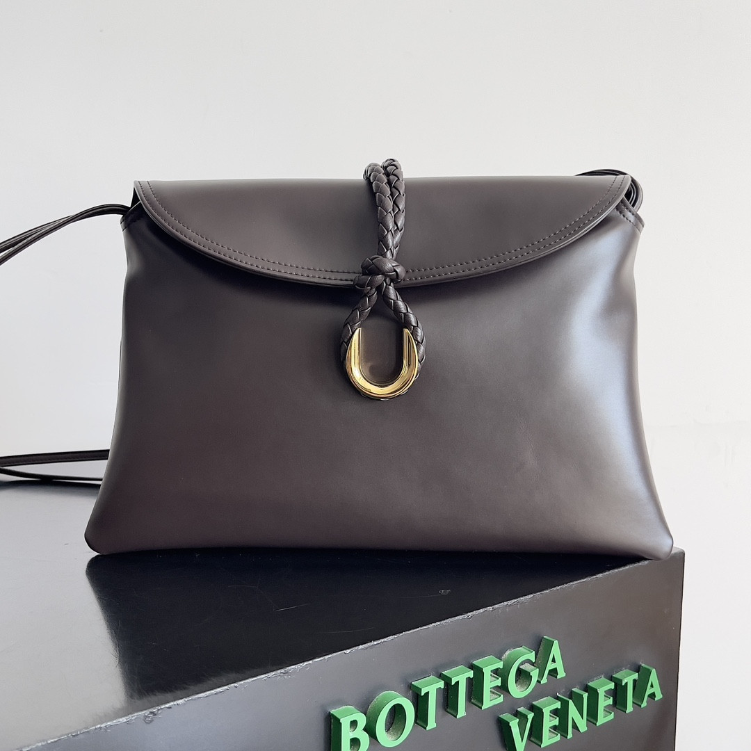 bo*te*ga Ve*ne*ta liberta  23 x 35 x 6cm